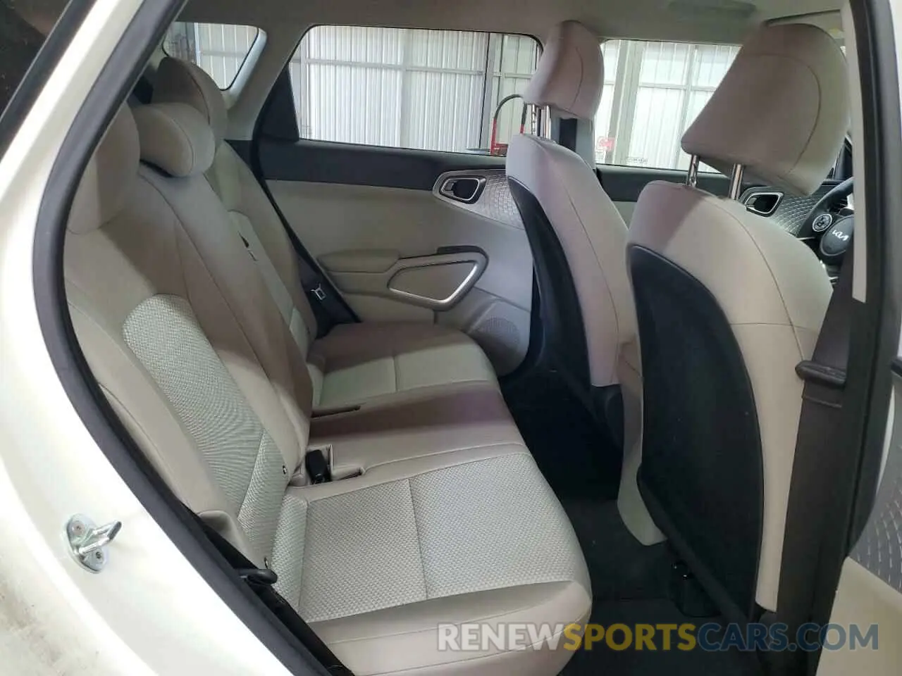 11 fotografías del automóvil dañado KNDJ23AU0N7156698 KIA SOUL 2022