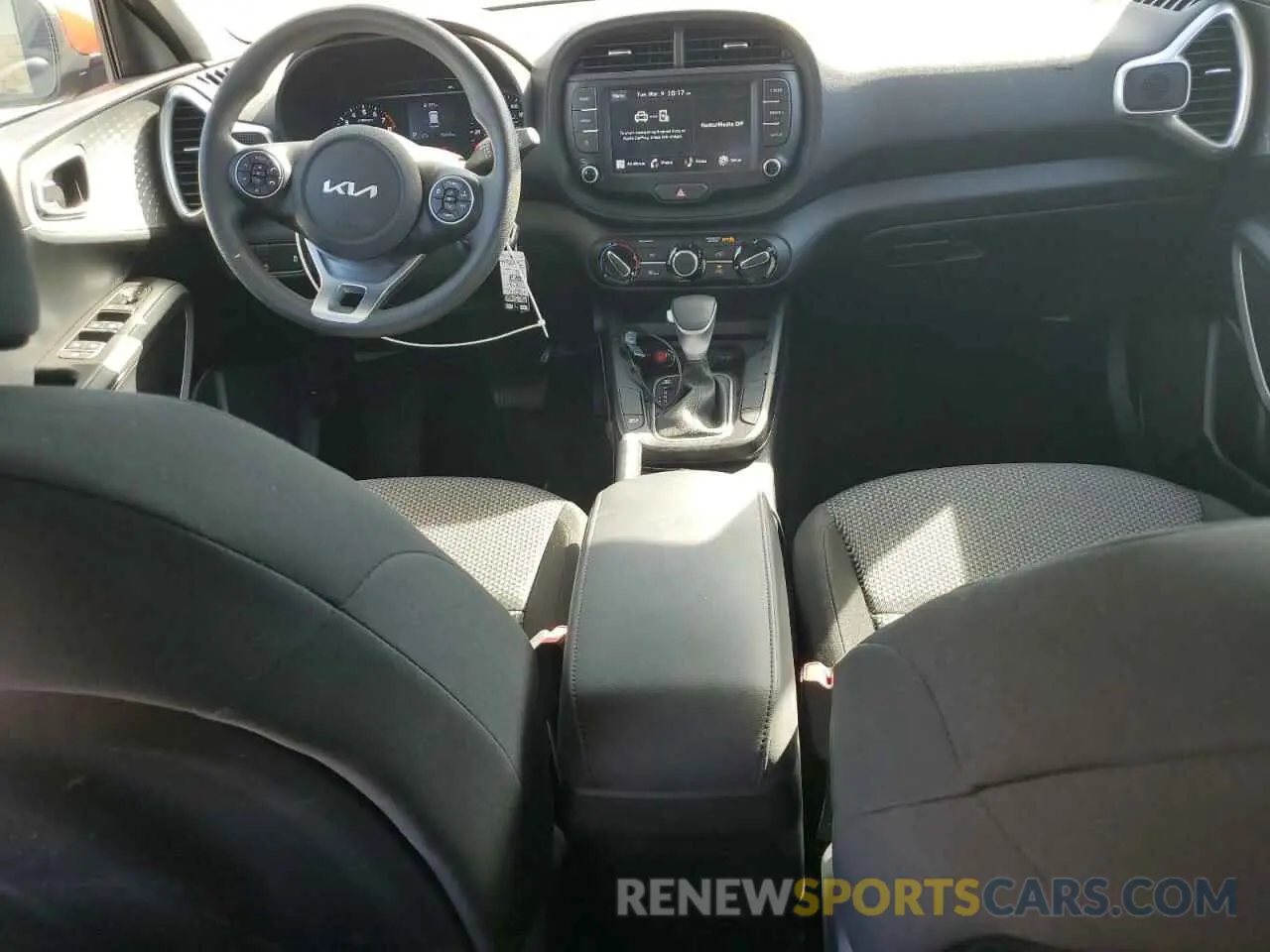 8 fotografías del automóvil dañado KNDJ23AU0N7183707 KIA SOUL 2022