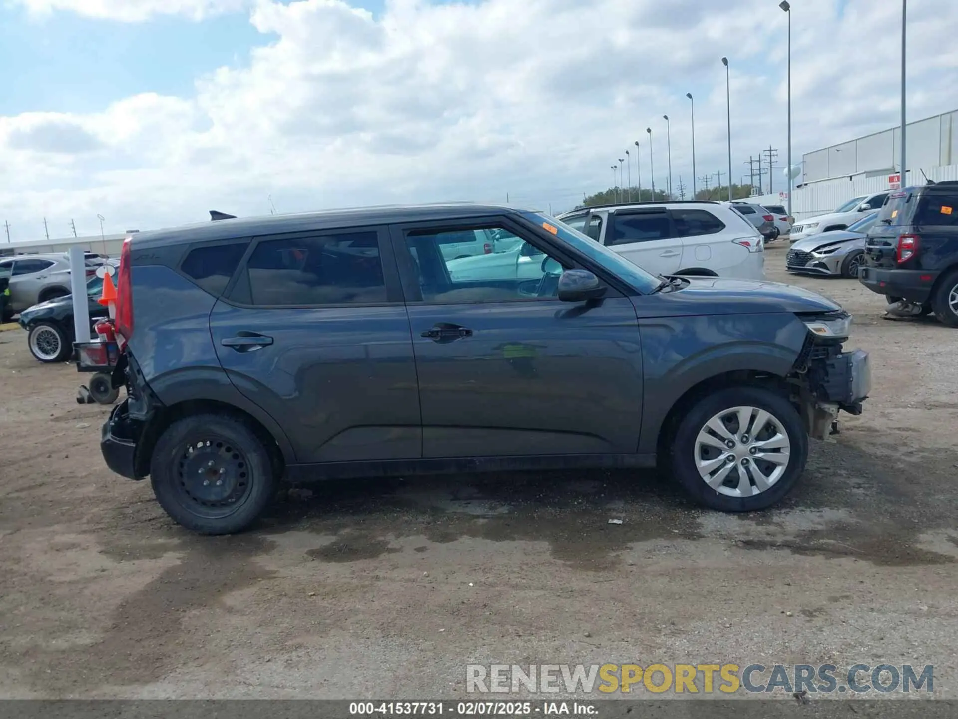 13 fotografías del automóvil dañado KNDJ23AU0N7805898 KIA SOUL 2022
