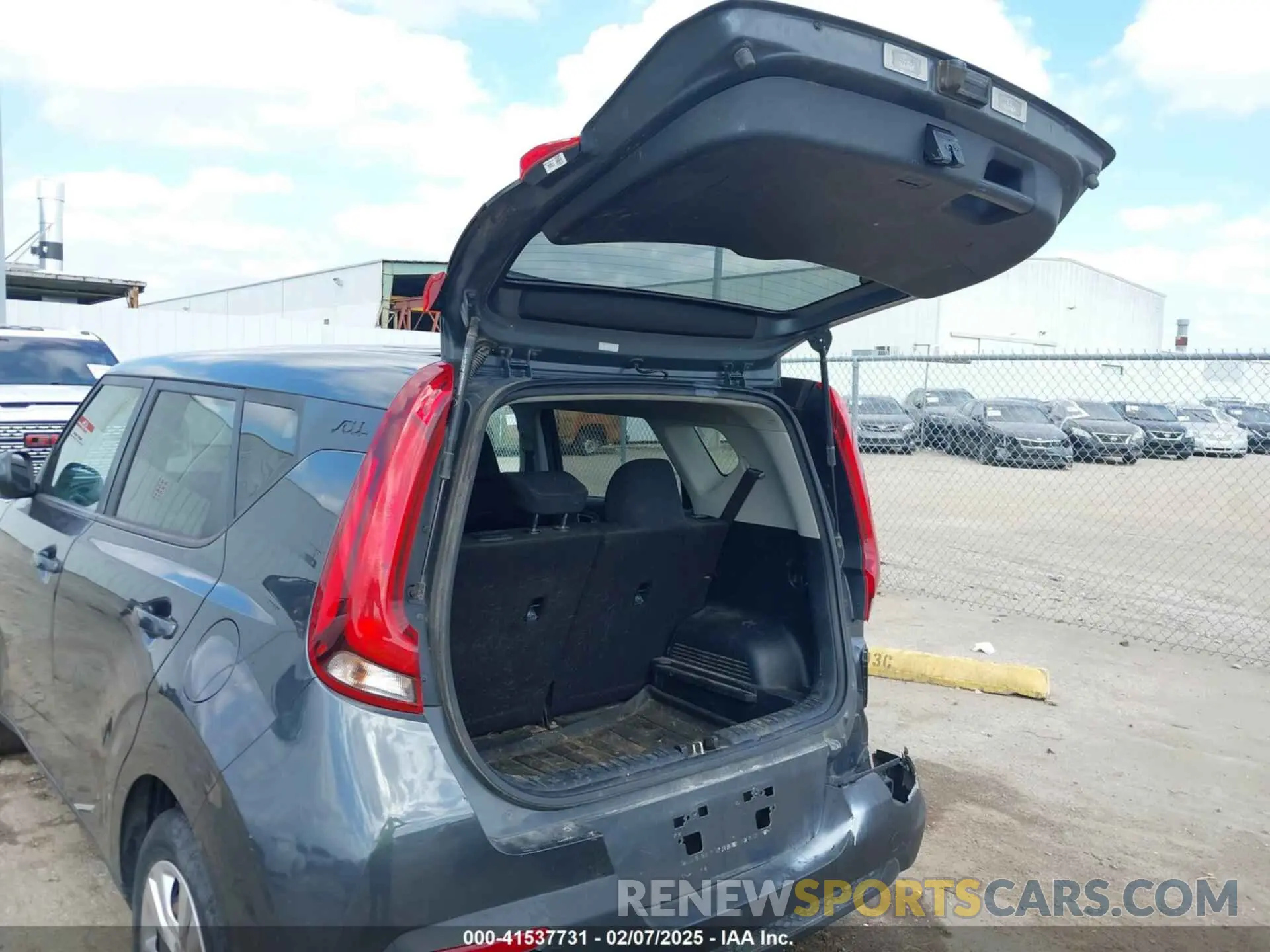 17 fotografías del automóvil dañado KNDJ23AU0N7805898 KIA SOUL 2022