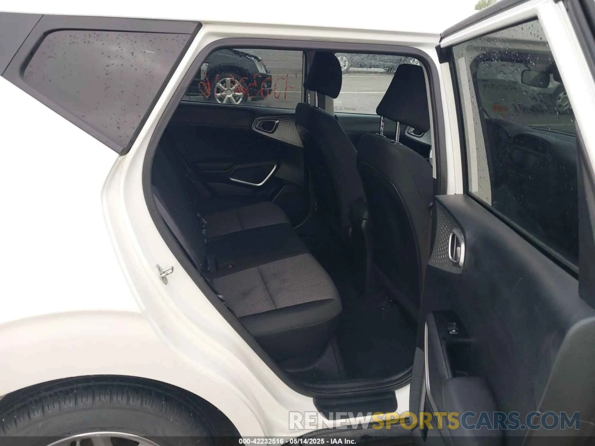 8 fotografías del automóvil dañado KNDJ23AU1N7158847 KIA SOUL 2022
