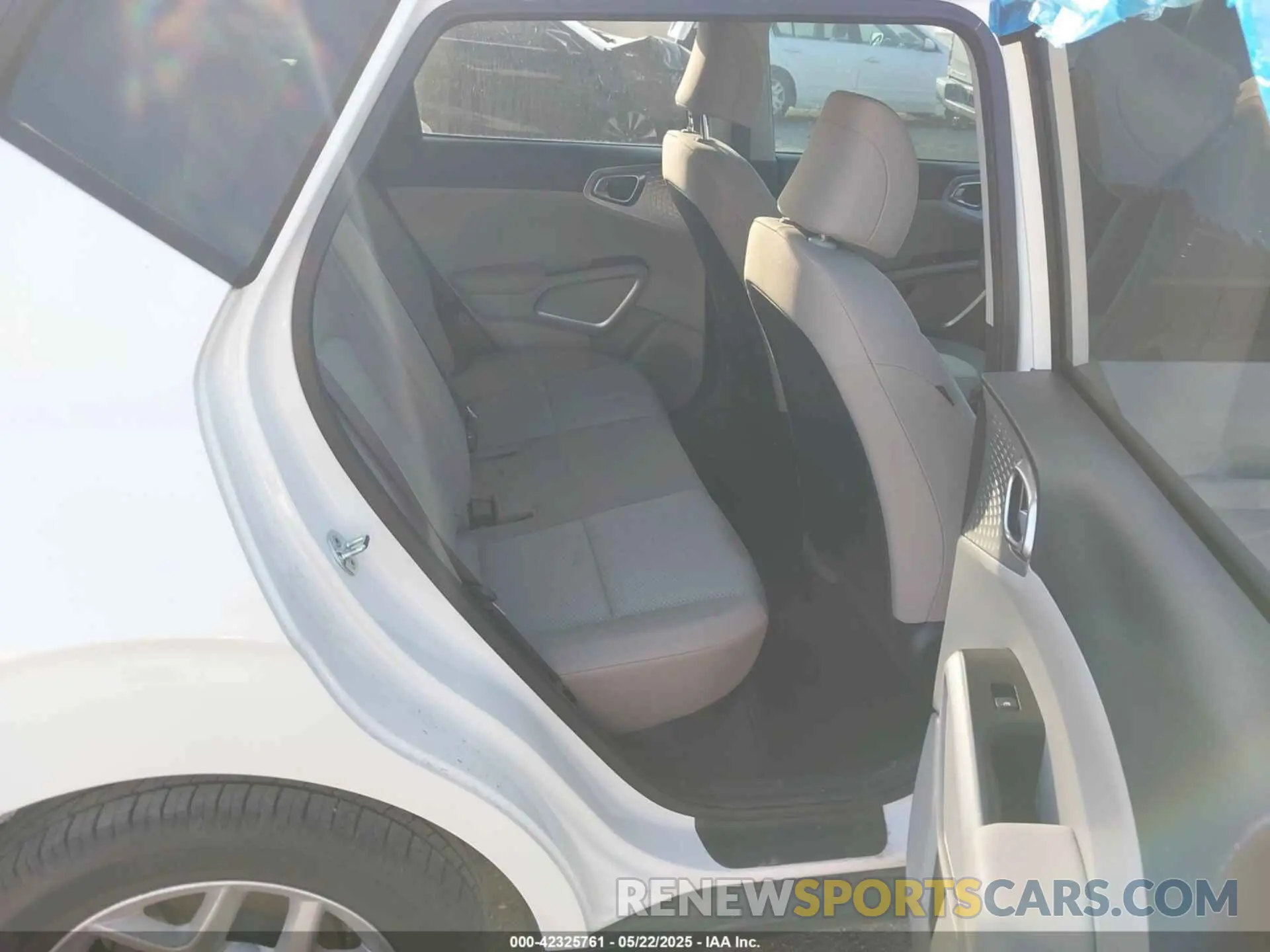 8 fotografías del automóvil dañado KNDJ23AU1N7165507 KIA SOUL 2022