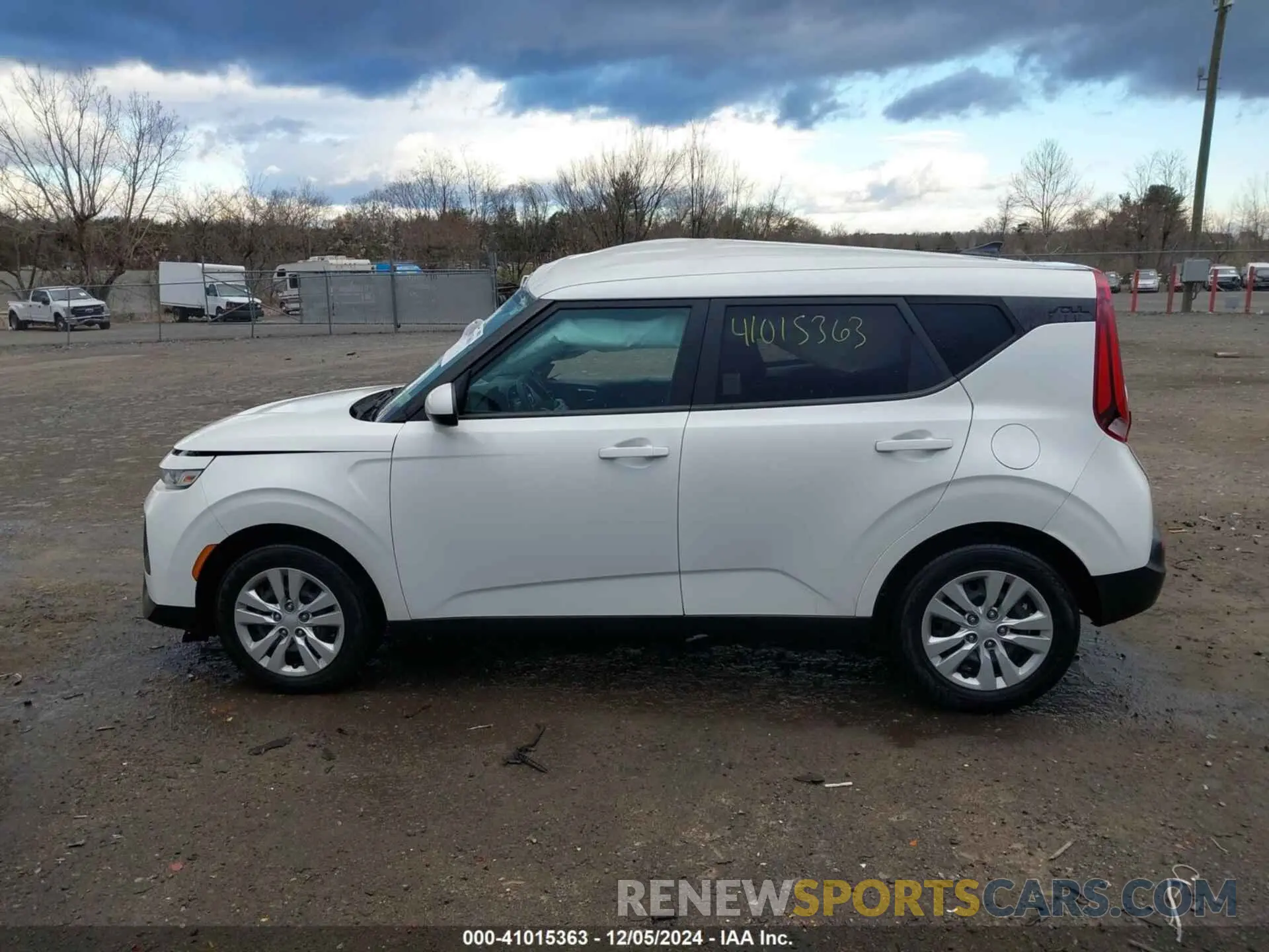 15 fotografías del automóvil dañado KNDJ23AU1N7173784 KIA SOUL 2022