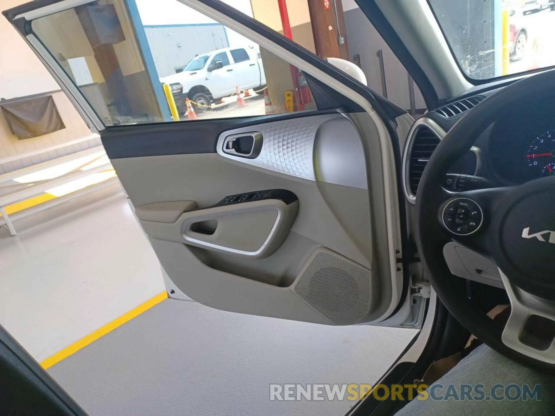 15 fotografías del automóvil dañado KNDJ23AU1N7181111 KIA SOUL 2022