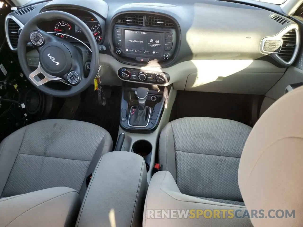 8 fotografías del automóvil dañado KNDJ23AU2N7178718 KIA SOUL 2022