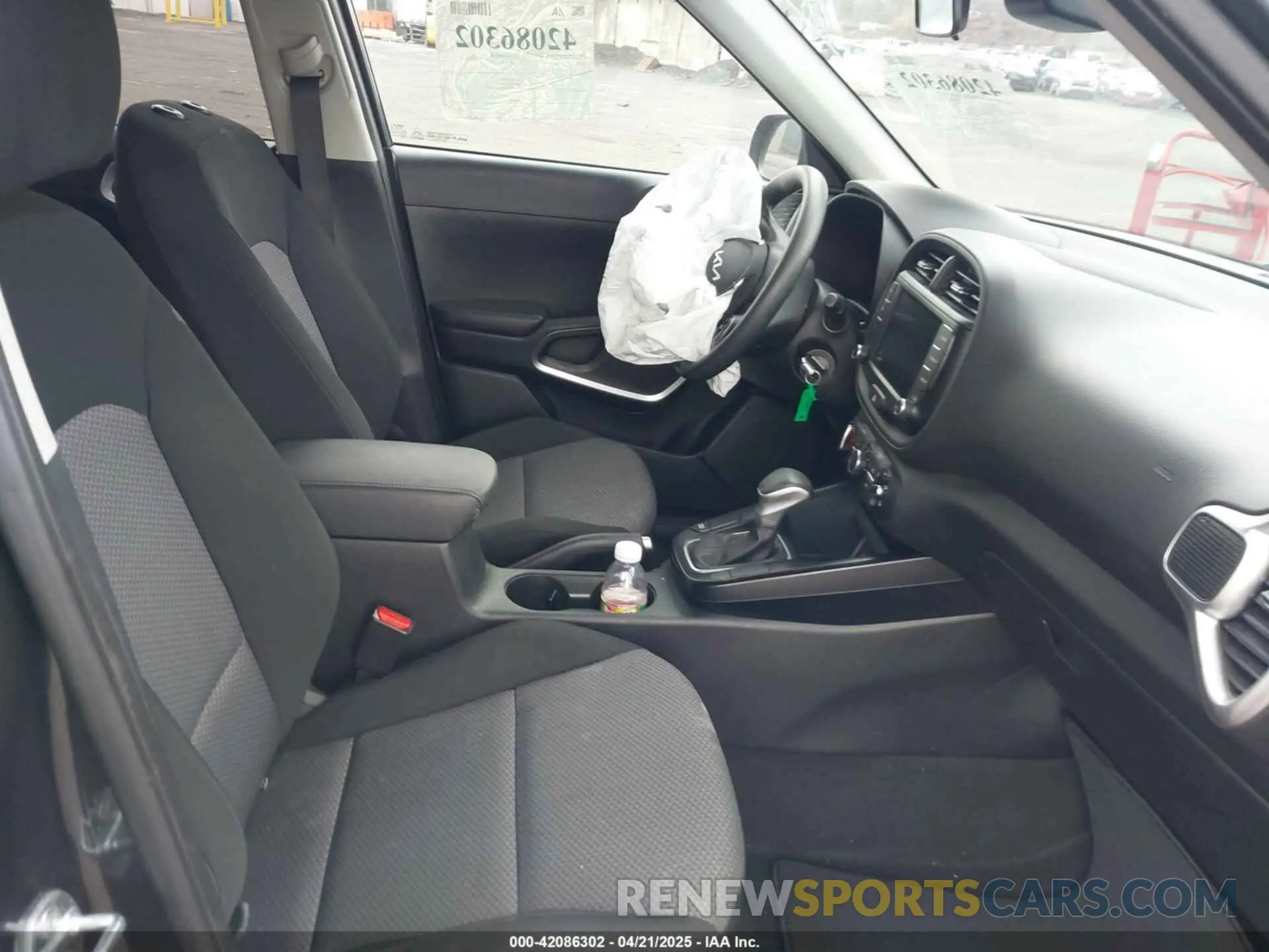 5 fotografías del automóvil dañado KNDJ23AU3N7828205 KIA SOUL 2022