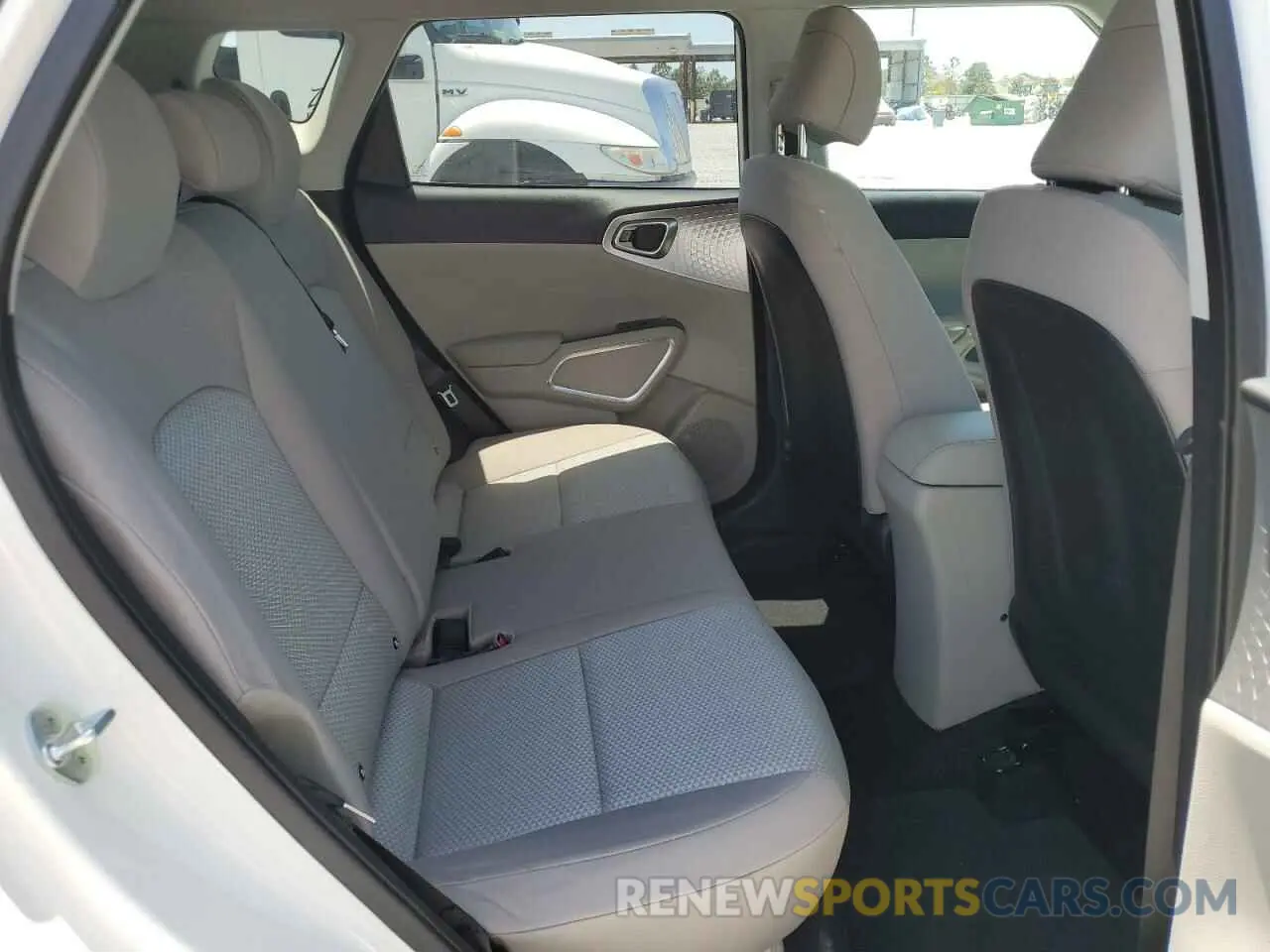 11 fotografías del automóvil dañado KNDJ23AU3N7836496 KIA SOUL 2022