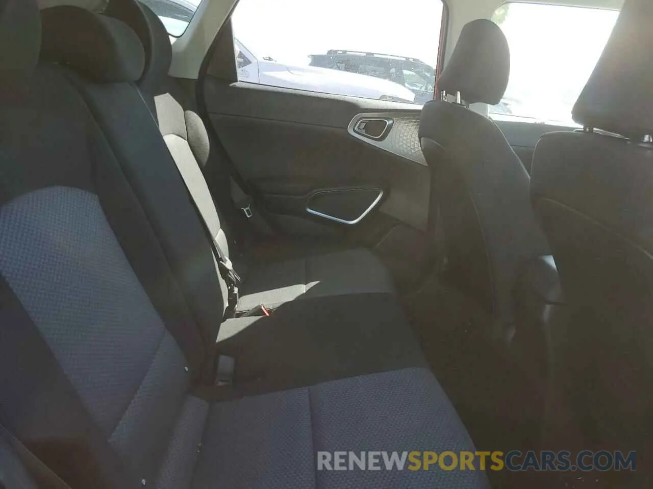 10 fotografías del automóvil dañado KNDJ23AU4N7157742 KIA SOUL 2022