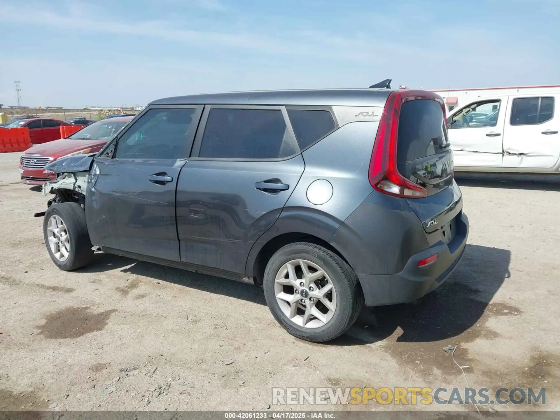 3 fotografías del automóvil dañado KNDJ23AU4N7808125 KIA SOUL 2022