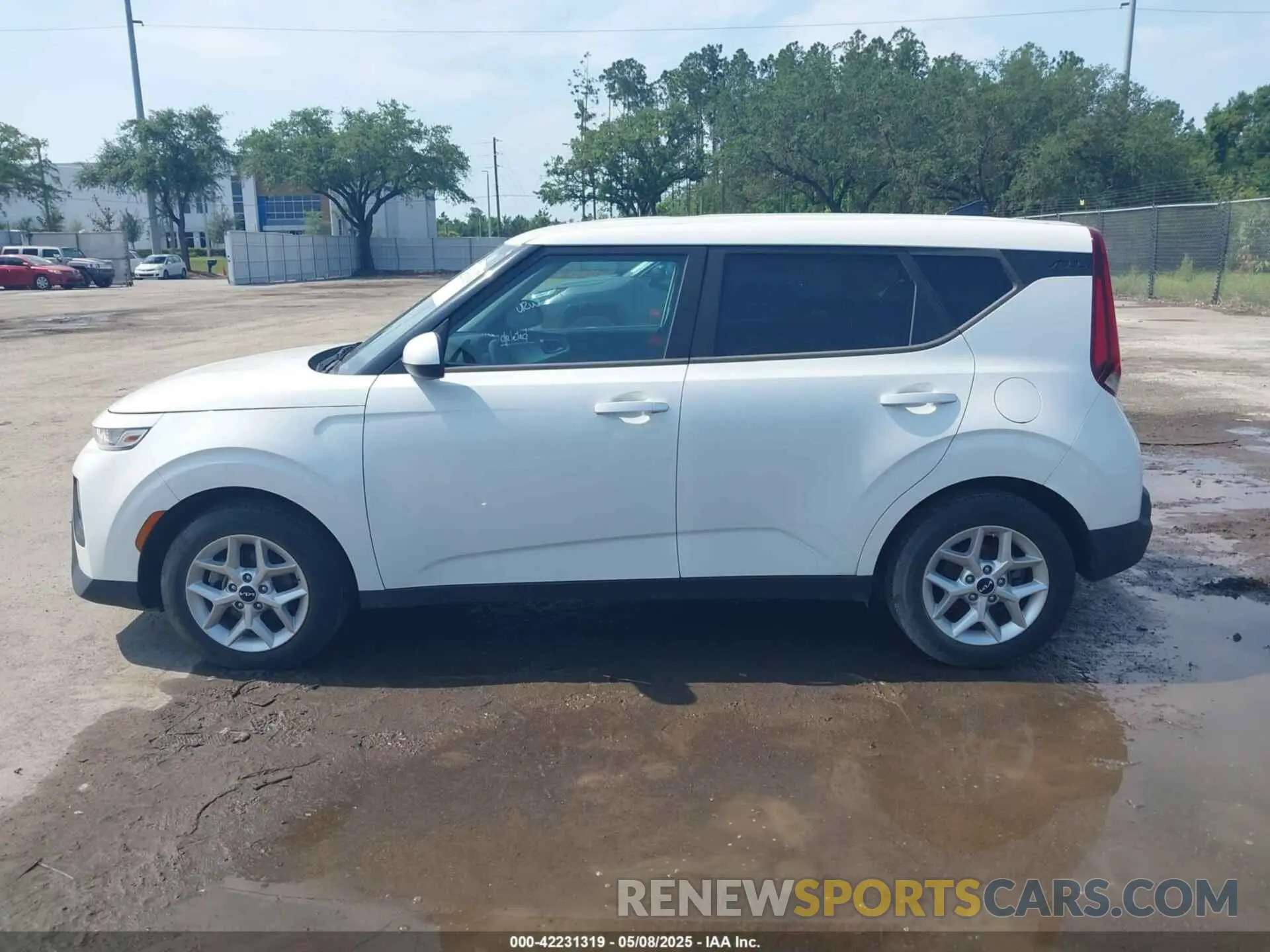 14 fotografías del automóvil dañado KNDJ23AU5N7155885 KIA SOUL 2022