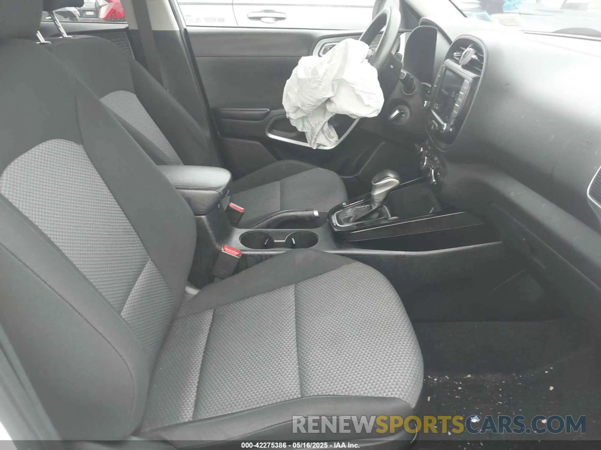 5 fotografías del automóvil dañado KNDJ23AU5N7812393 KIA SOUL 2022