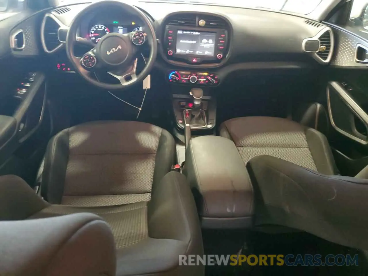 8 fotografías del automóvil dañado KNDJ23AU6N7158570 KIA SOUL 2022