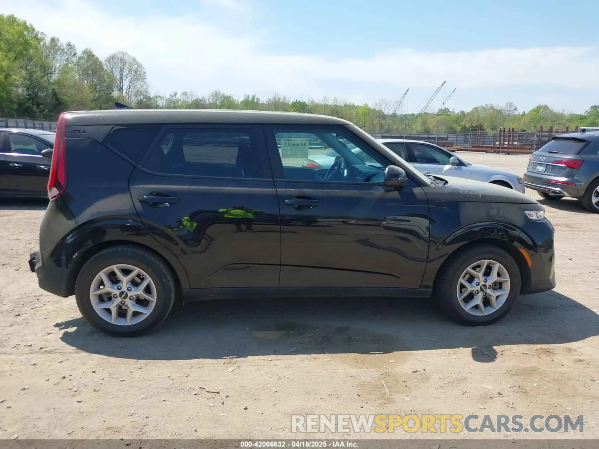 13 fotografías del automóvil dañado KNDJ23AU6N7178009 KIA SOUL 2022