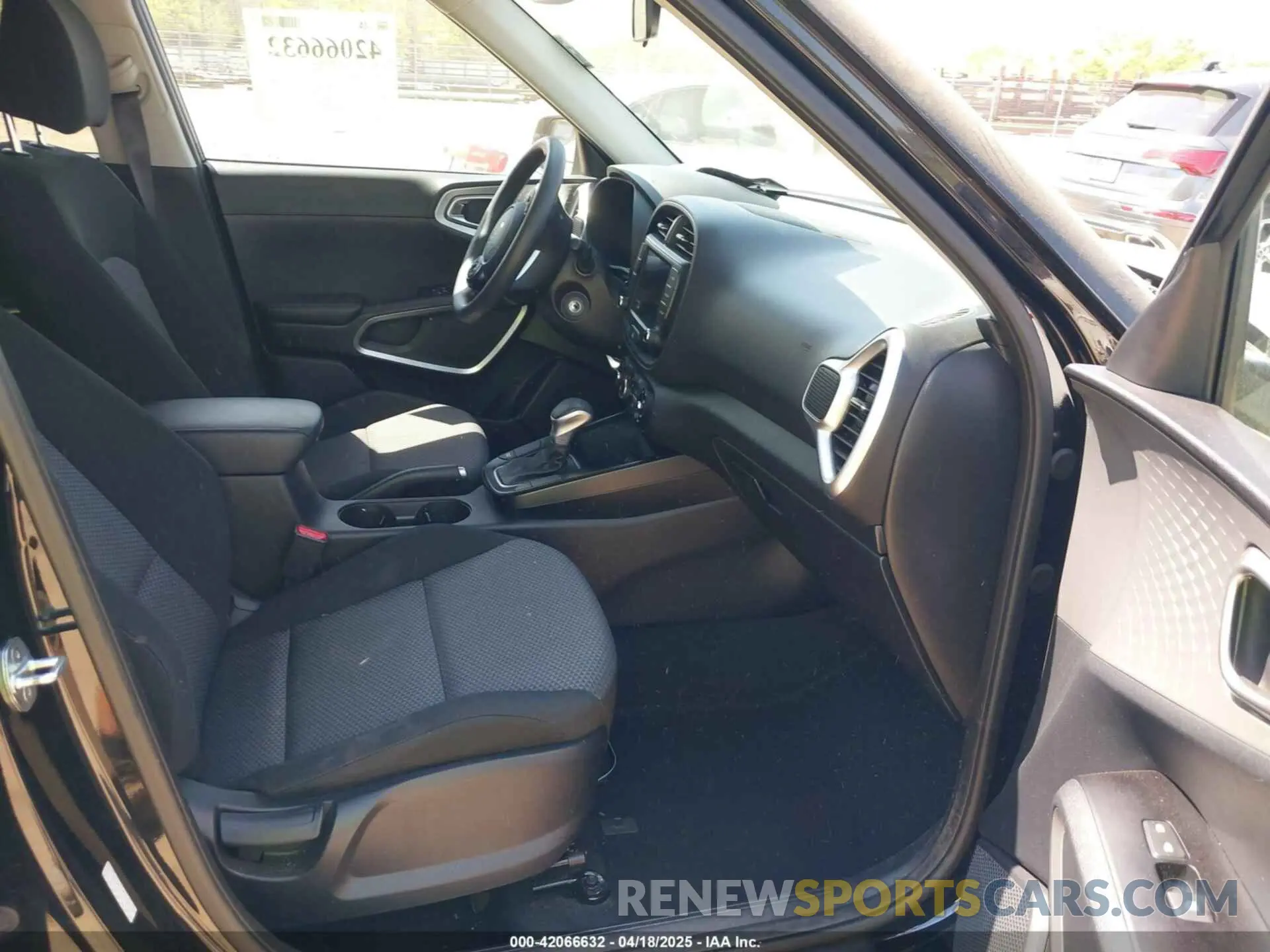 5 fotografías del automóvil dañado KNDJ23AU6N7178009 KIA SOUL 2022