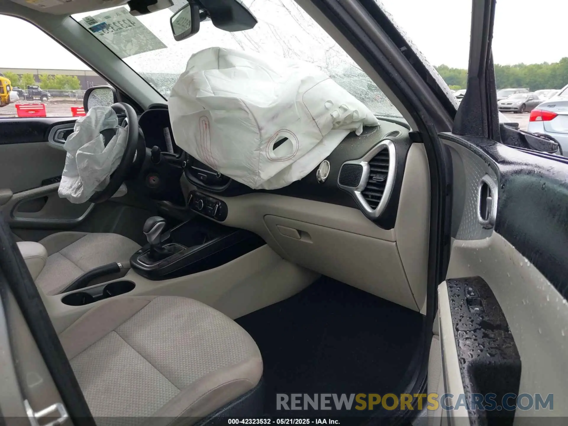 5 fotografías del automóvil dañado KNDJ23AU6N7828120 KIA SOUL 2022