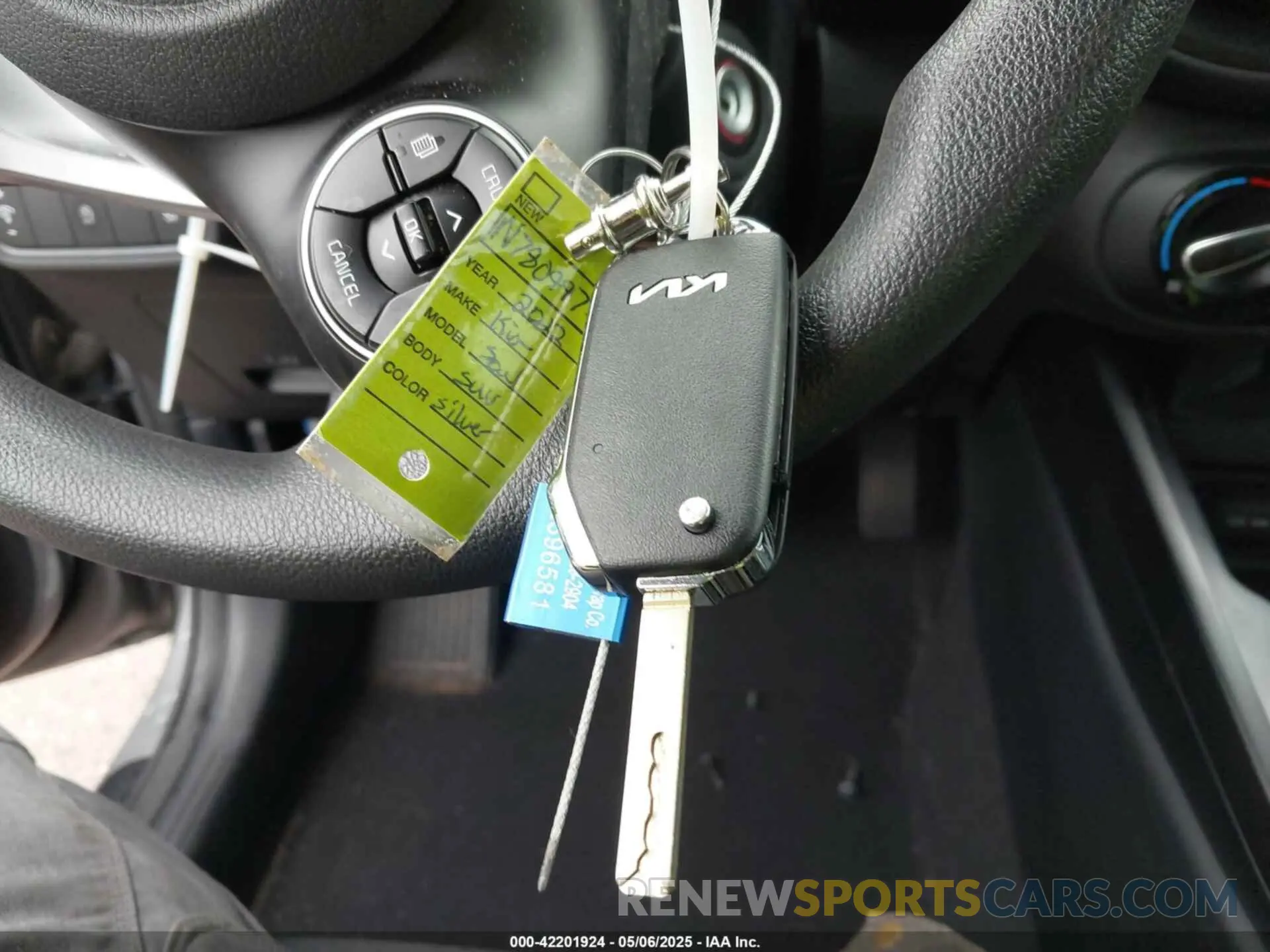 11 fotografías del automóvil dañado KNDJ23AU7N7809978 KIA SOUL 2022