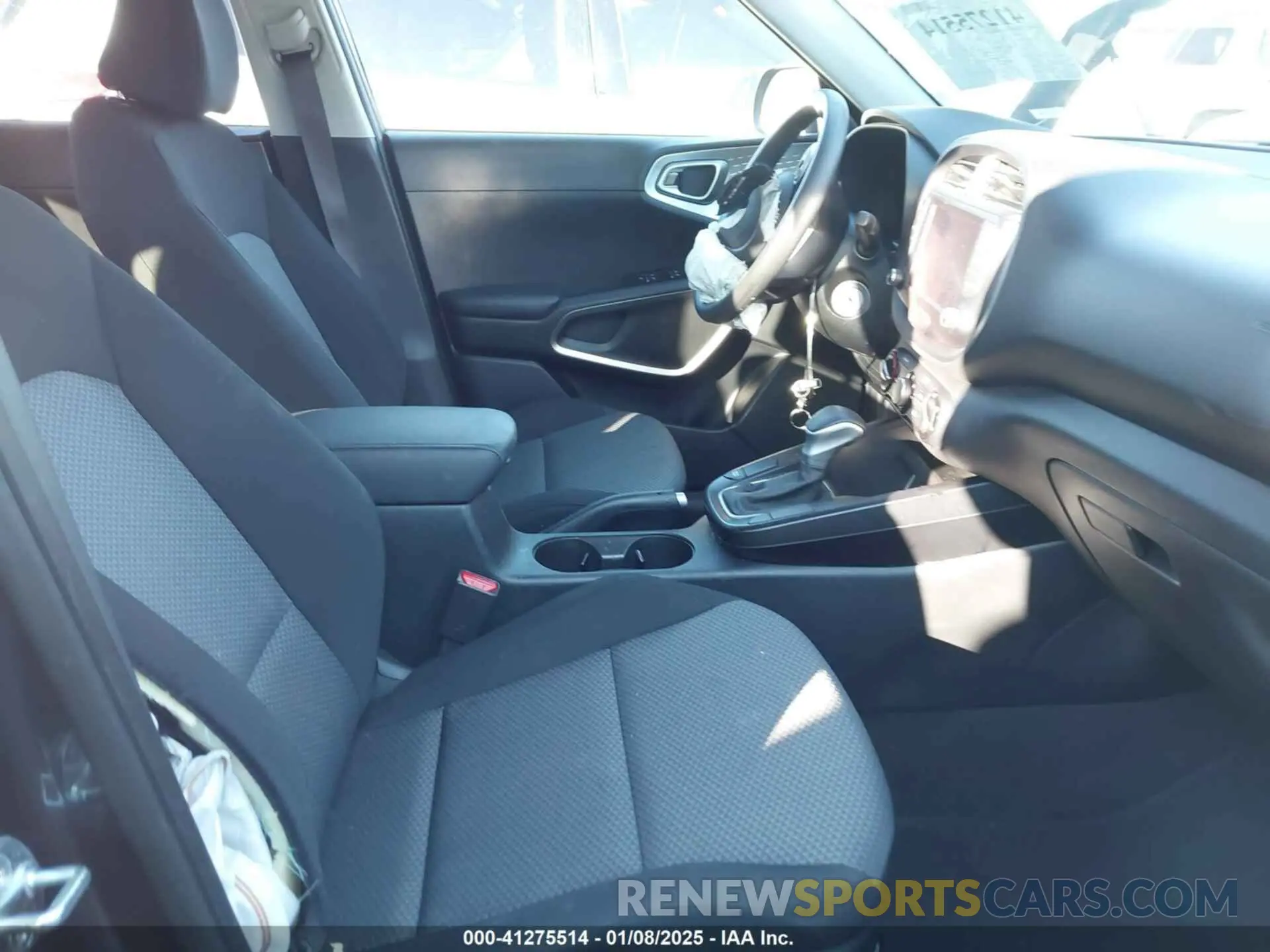 5 fotografías del automóvil dañado KNDJ23AU7N7828210 KIA SOUL 2022