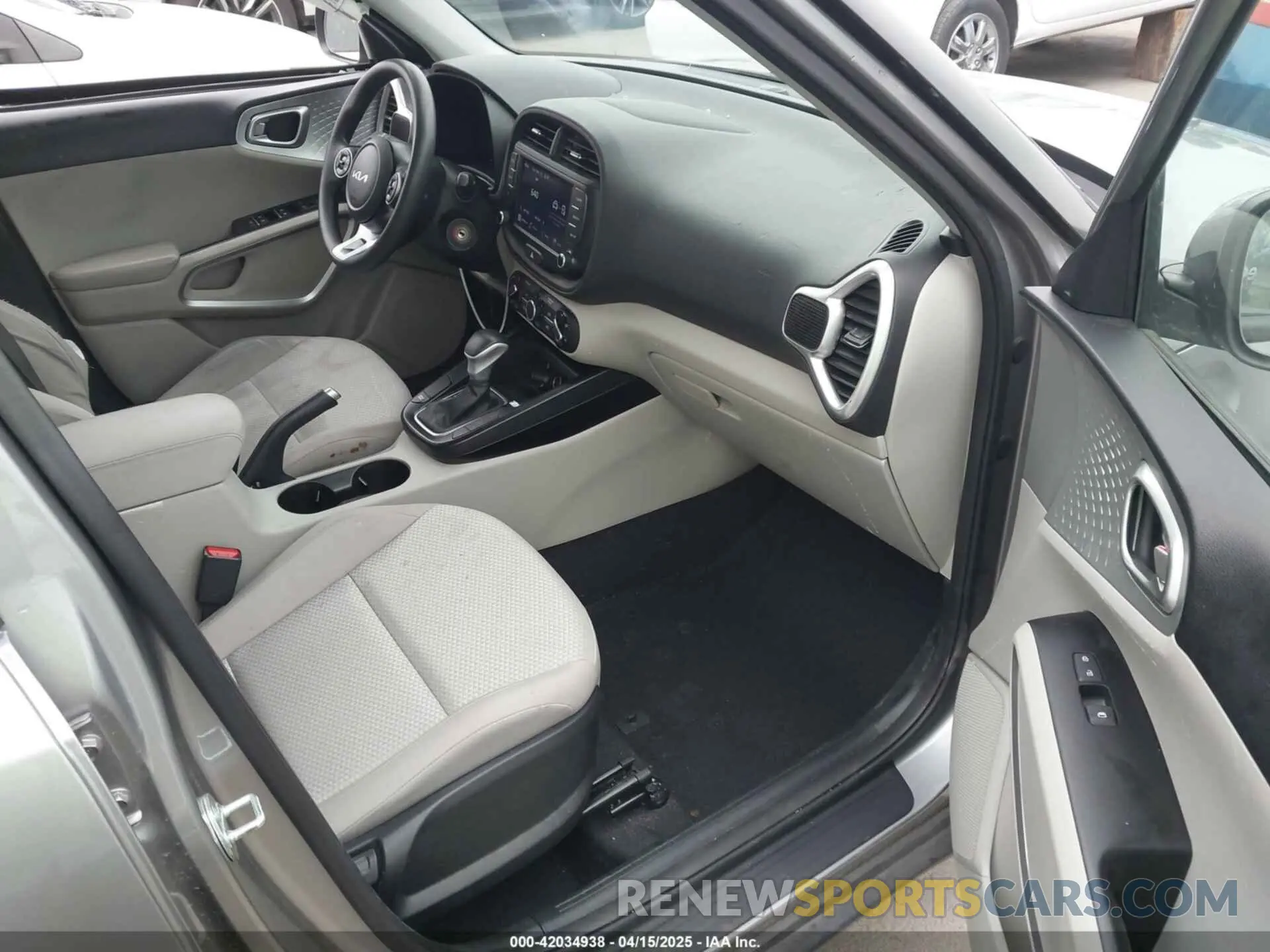 5 fotografías del automóvil dañado KNDJ23AU7N7837120 KIA SOUL 2022