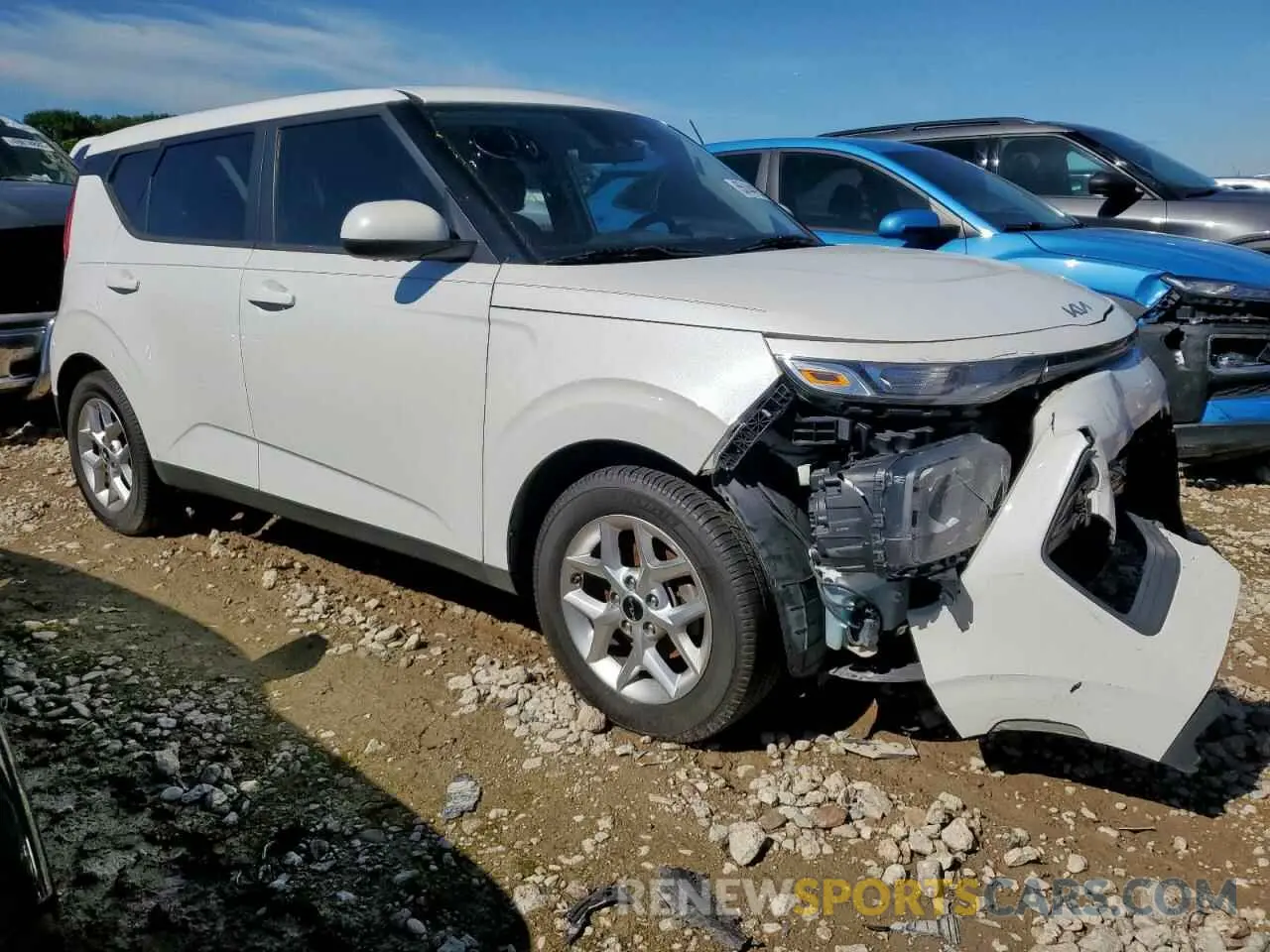 4 fotografías del automóvil dañado KNDJ23AU8N7156626 KIA SOUL 2022