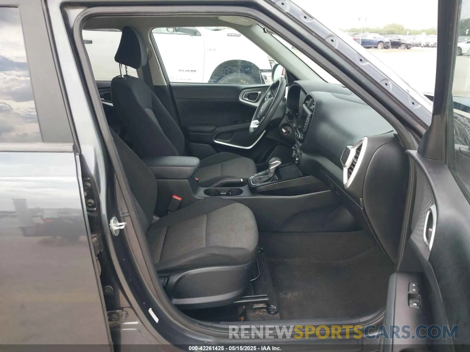5 fotografías del automóvil dañado KNDJ23AU8N7809794 KIA SOUL 2022