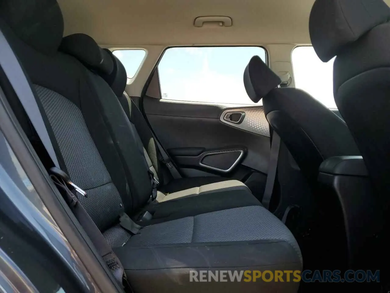 11 fotografías del automóvil dañado KNDJ23AU8N7822254 KIA SOUL 2022