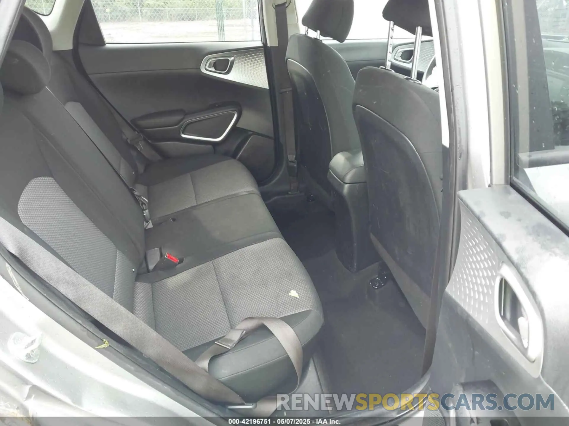 8 fotografías del automóvil dañado KNDJ23AU9N7828340 KIA SOUL 2022