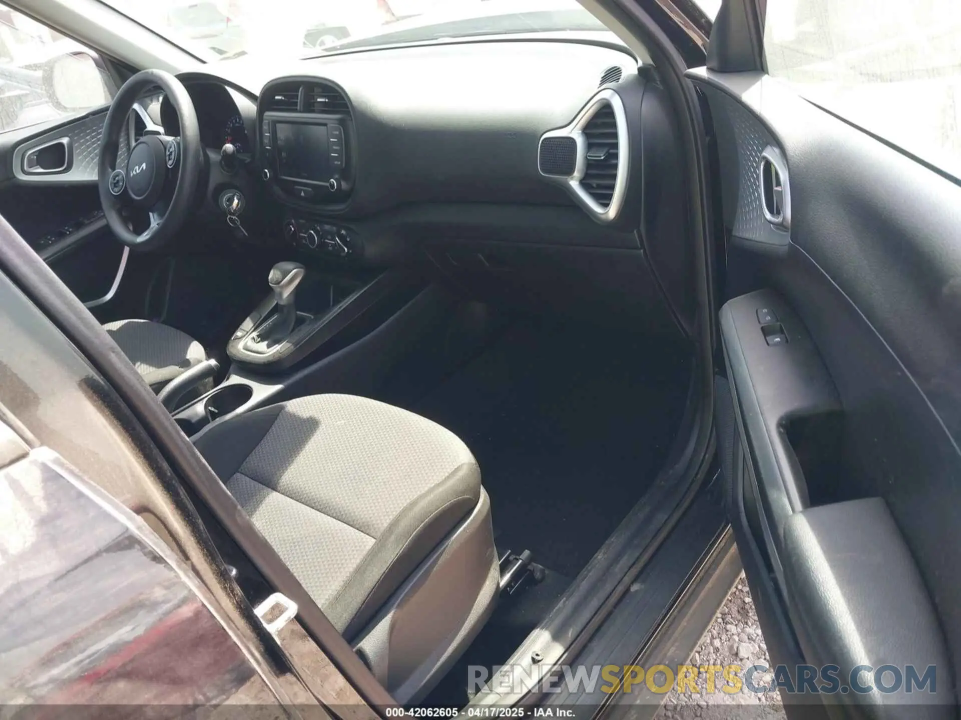 5 fotografías del automóvil dañado KNDJ23AUXN7804564 KIA SOUL 2022