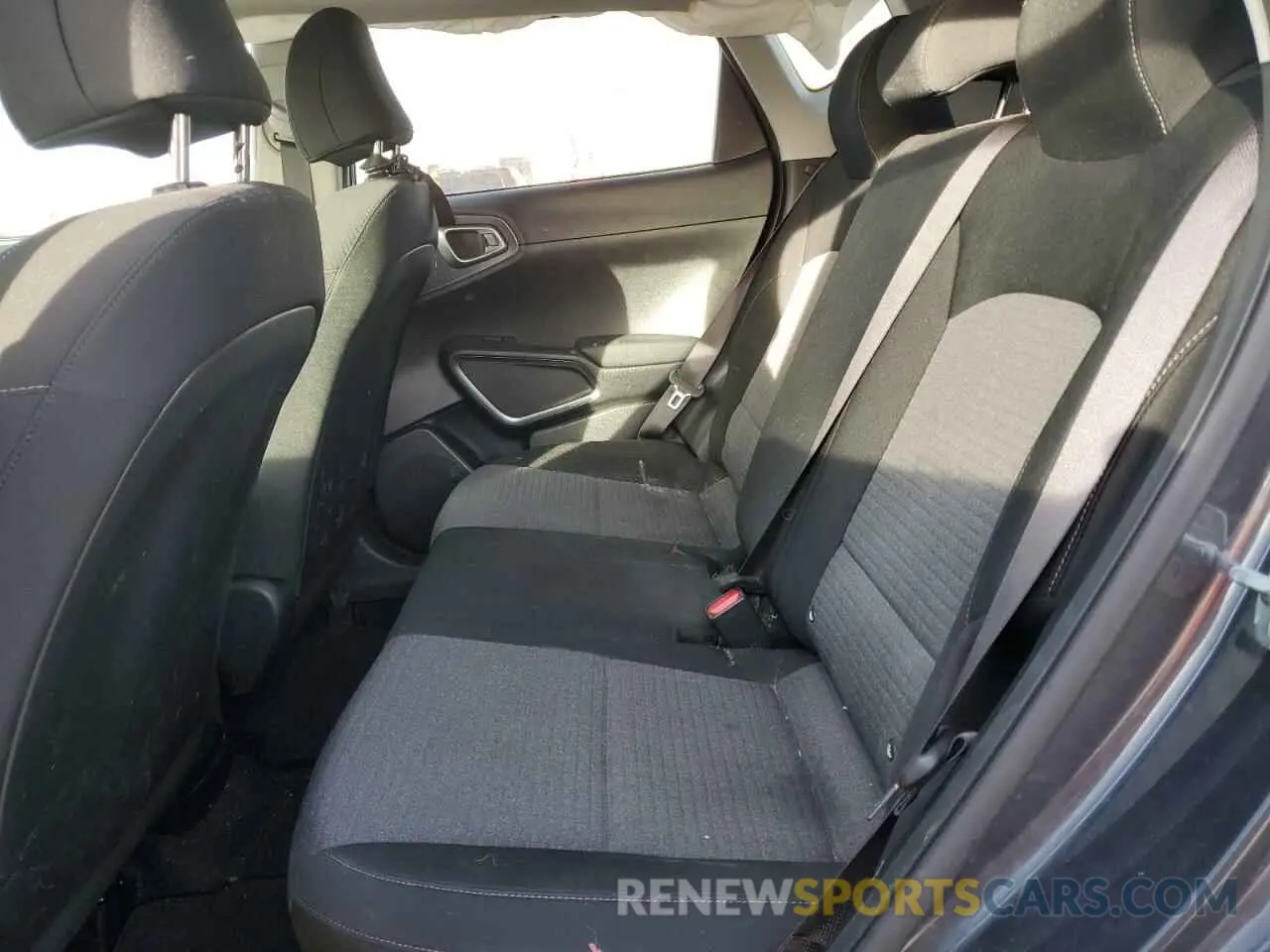 12 fotografías del automóvil dañado KNDJ63AU1N7824643 KIA SOUL 2022