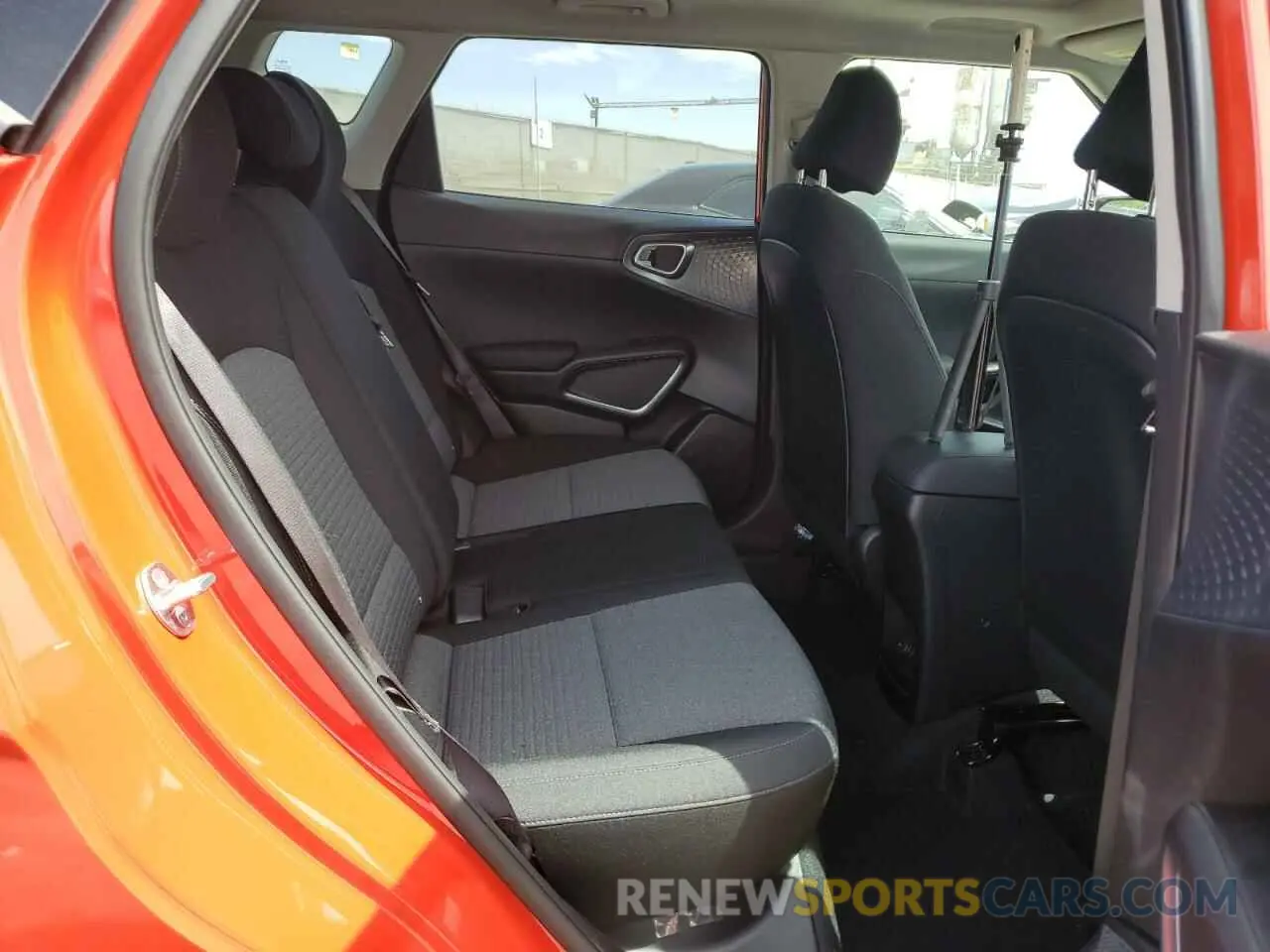 11 fotografías del automóvil dañado KNDJ63AU9N7181443 KIA SOUL 2022