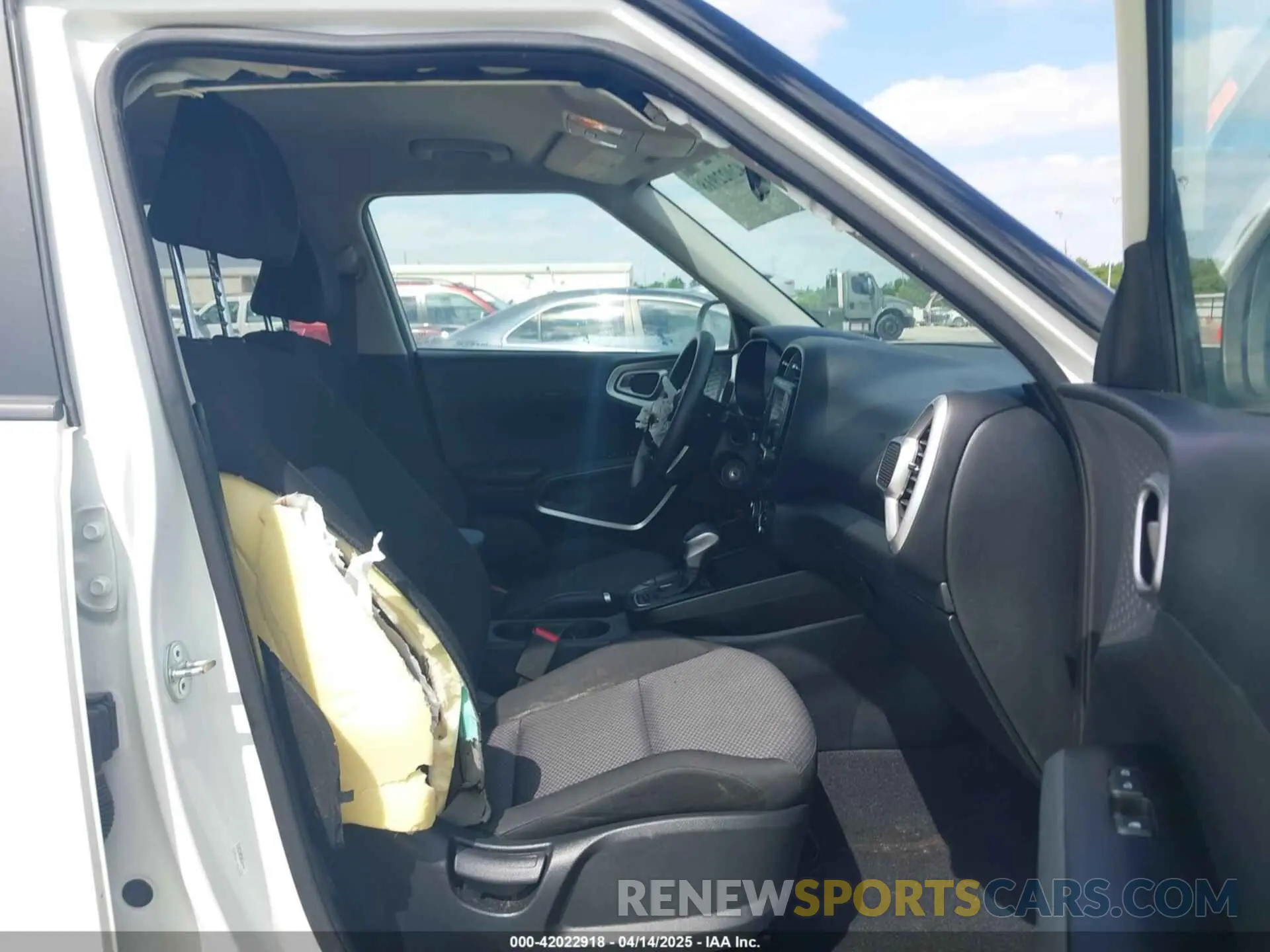 5 fotografías del automóvil dañado KNDJ23AU0P7861374 KIA SOUL 2023