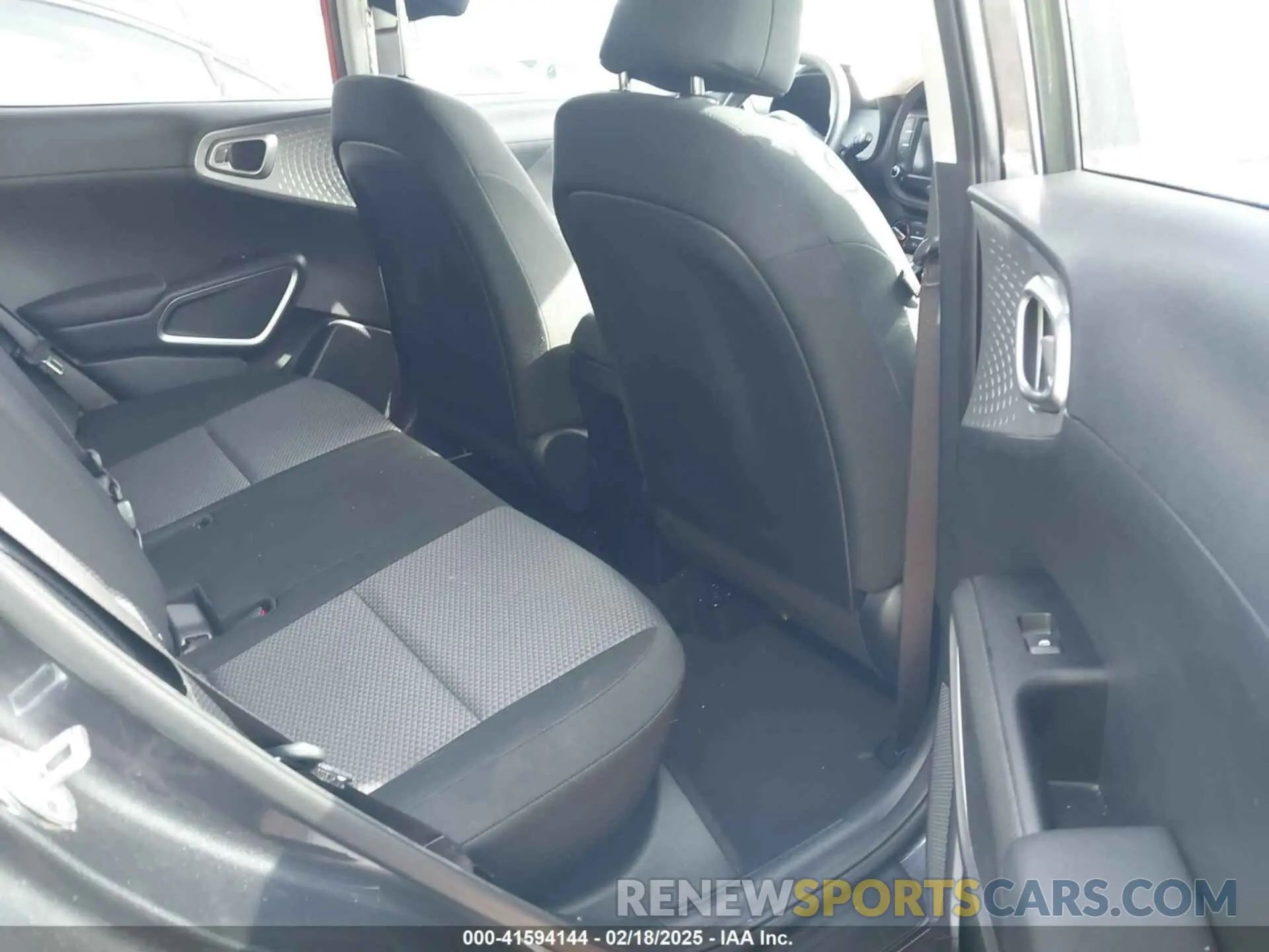 8 fotografías del automóvil dañado KNDJ23AU0P7883309 KIA SOUL 2023