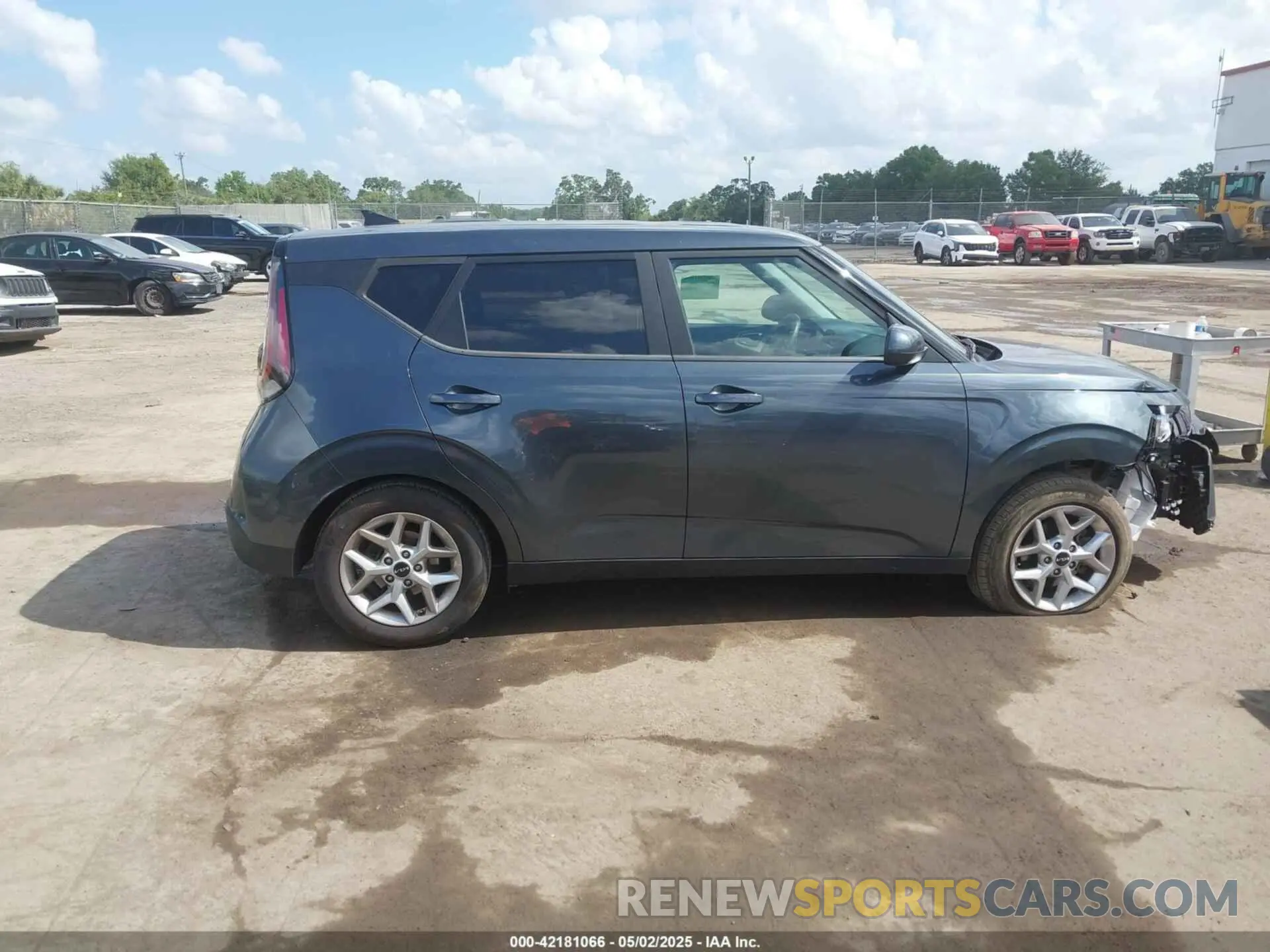 13 fotografías del automóvil dañado KNDJ23AU1P7196260 KIA SOUL 2023