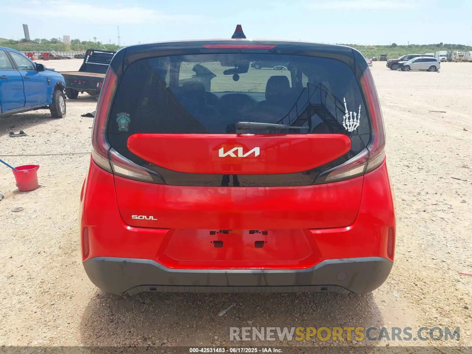 17 fotografías del automóvil dañado KNDJ23AU3P7207839 KIA SOUL 2023