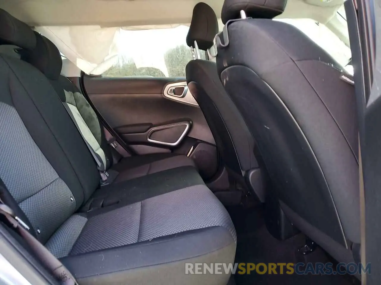 11 fotografías del automóvil dañado KNDJ23AU4P7884155 KIA SOUL 2023