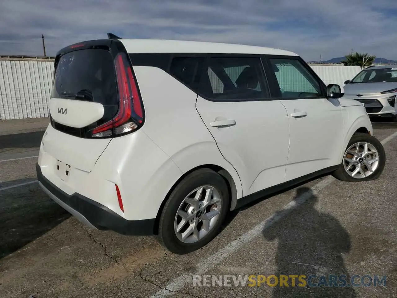 3 fotografías del automóvil dañado KNDJ23AU5P7860835 KIA SOUL 2023