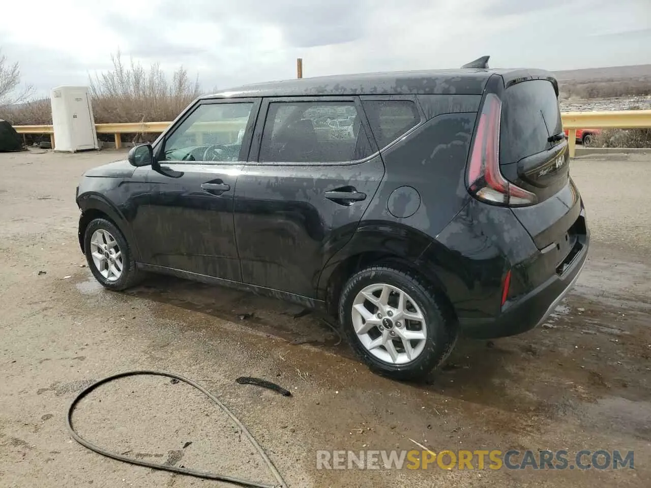 2 fotografías del automóvil dañado KNDJ23AU5P7876694 KIA SOUL 2023