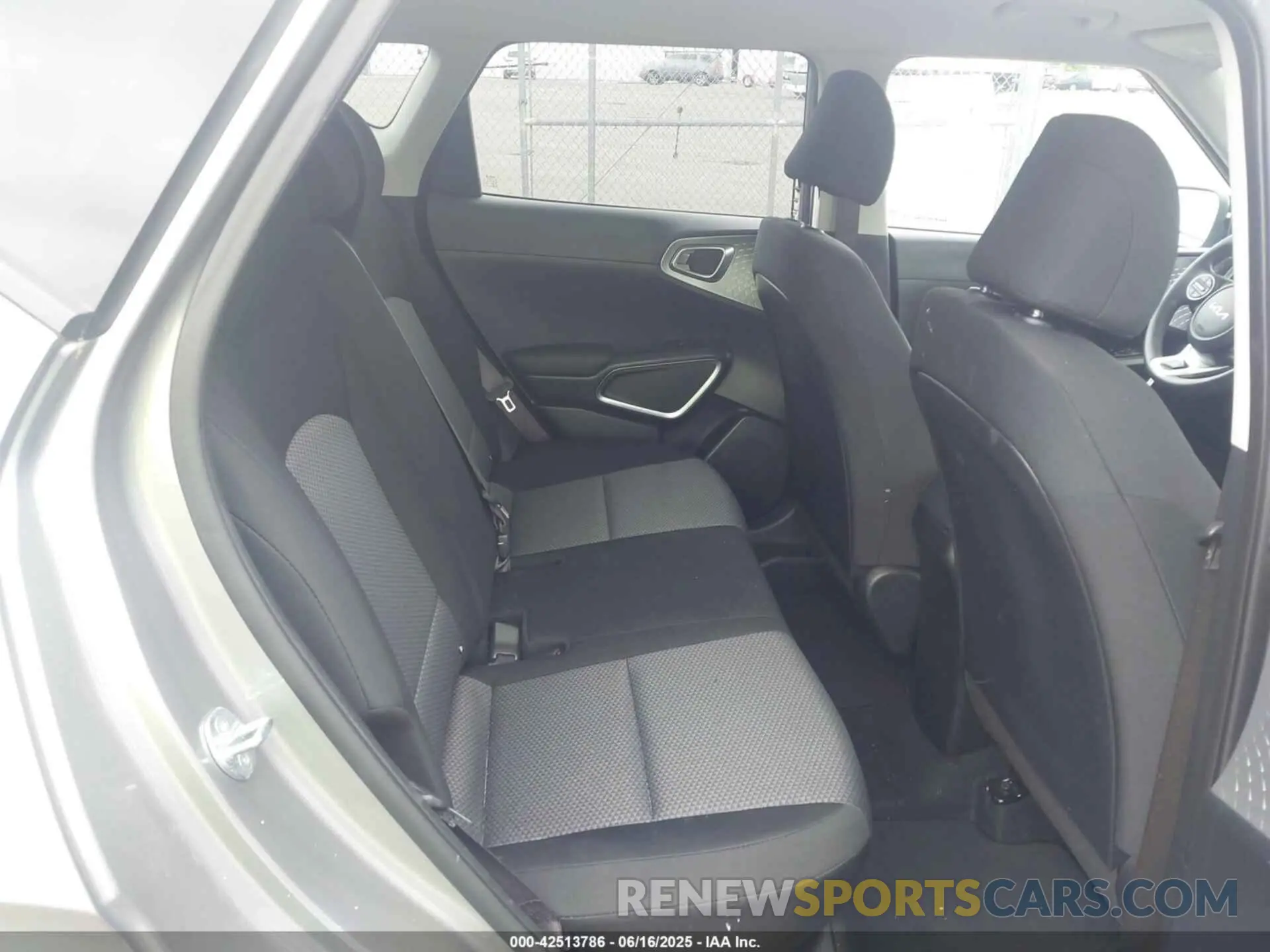 8 fotografías del automóvil dañado KNDJ23AU5P7881796 KIA SOUL 2023