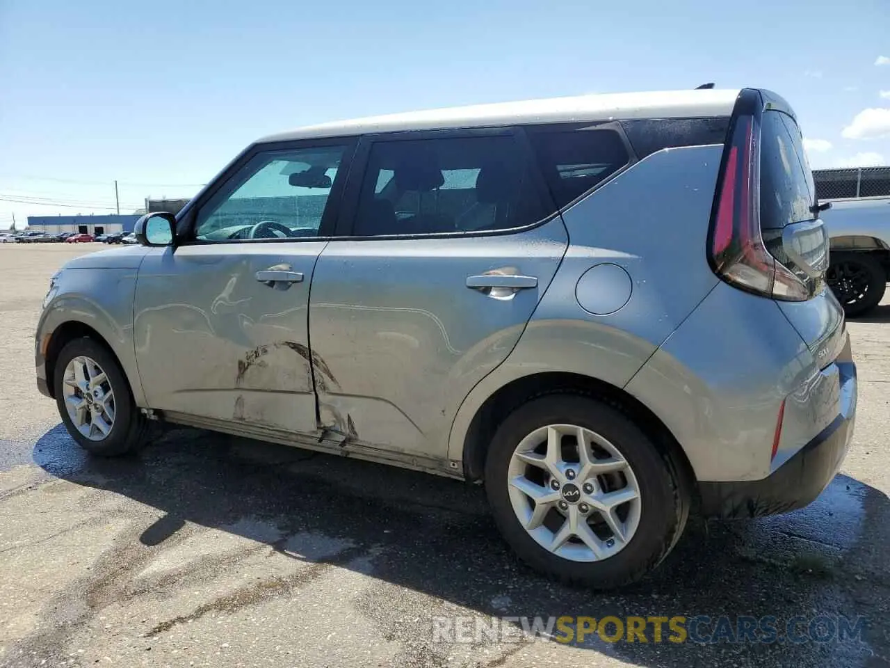 2 fotografías del automóvil dañado KNDJ23AU5P7883631 KIA SOUL 2023