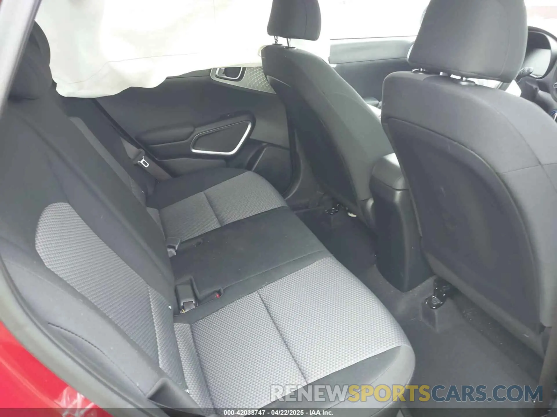 8 fotografías del automóvil dañado KNDJ23AU5P7891941 KIA SOUL 2023