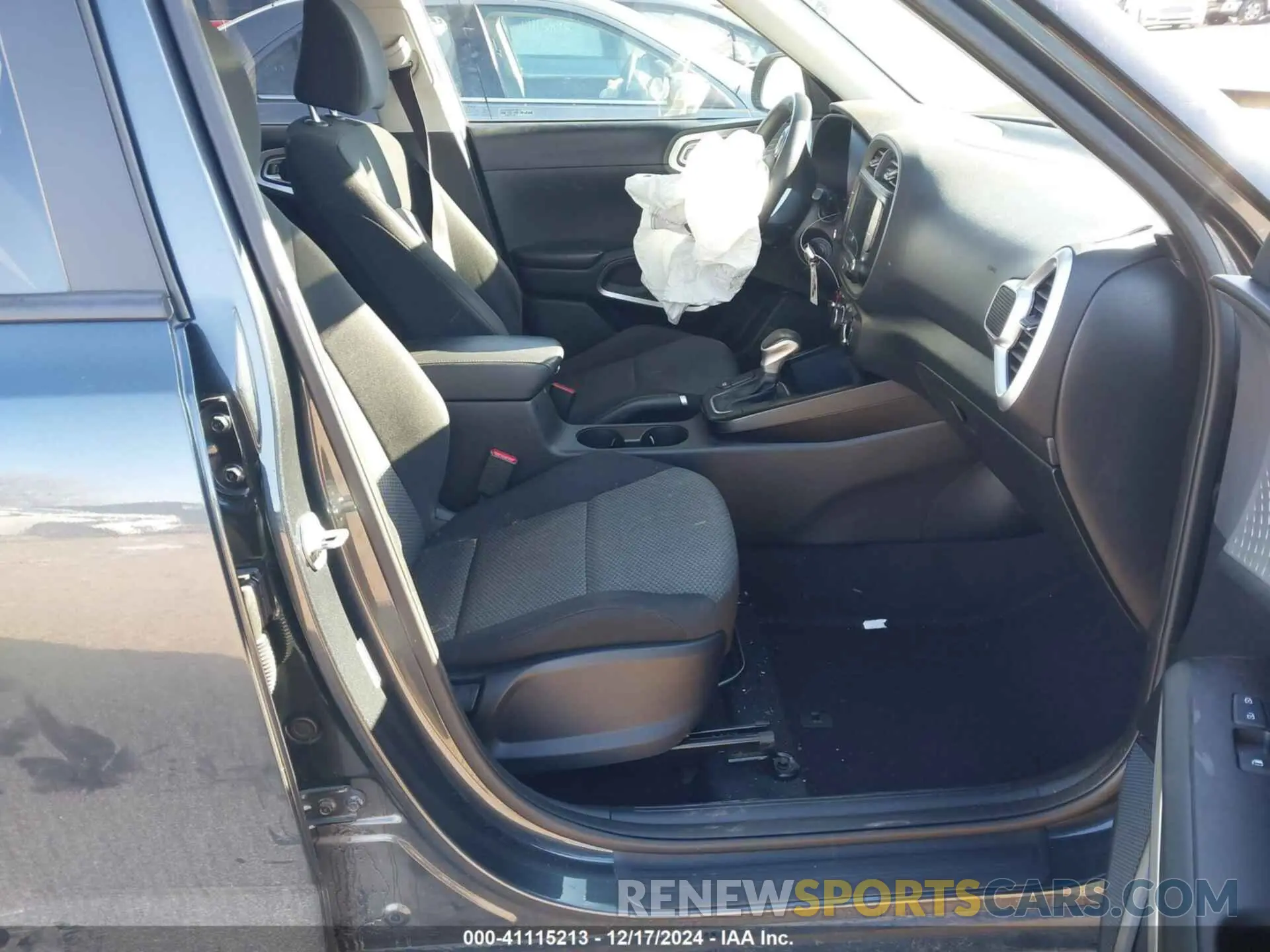 5 fotografías del automóvil dañado KNDJ23AU6P7187523 KIA SOUL 2023