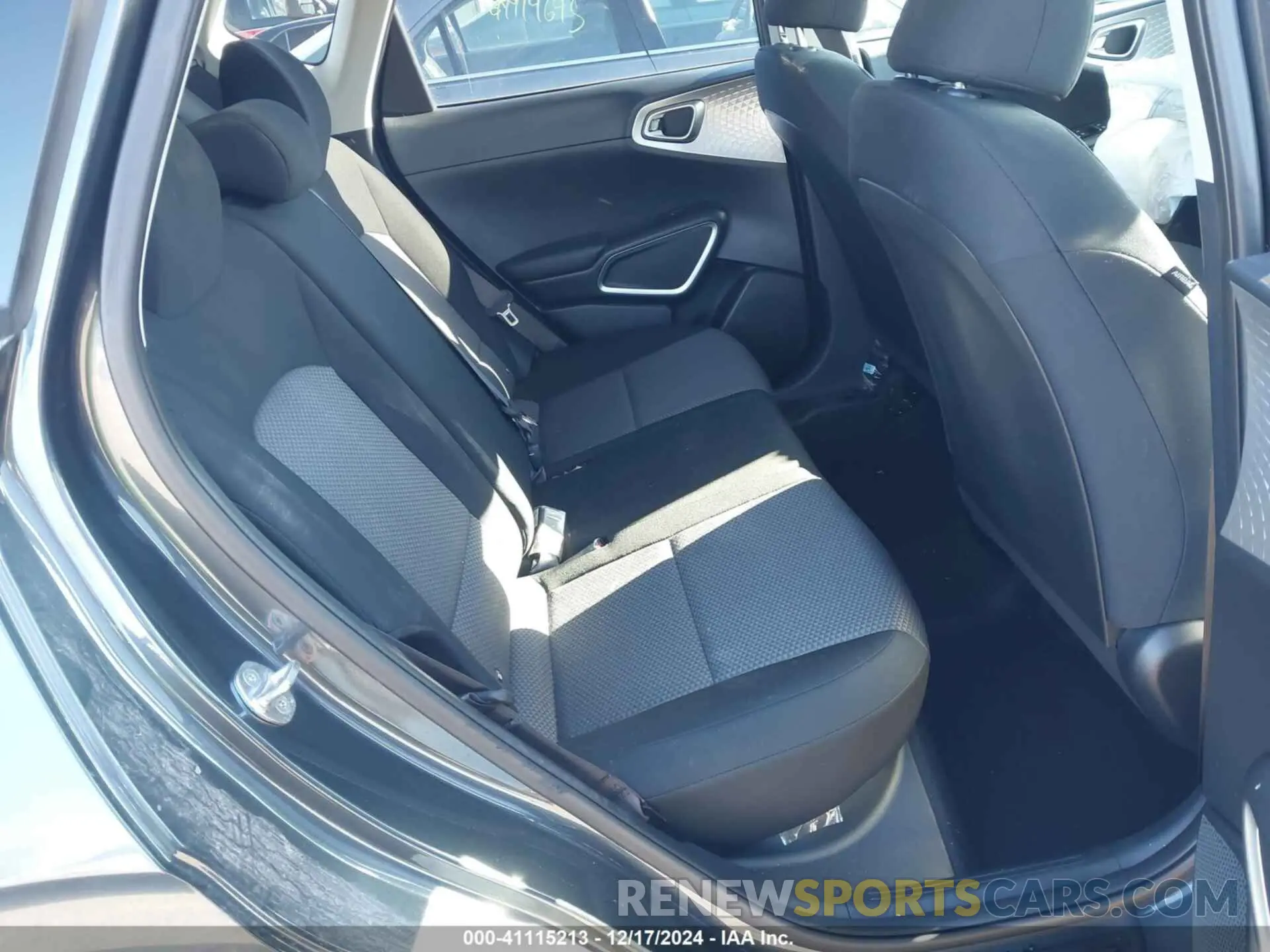 8 fotografías del automóvil dañado KNDJ23AU6P7187523 KIA SOUL 2023