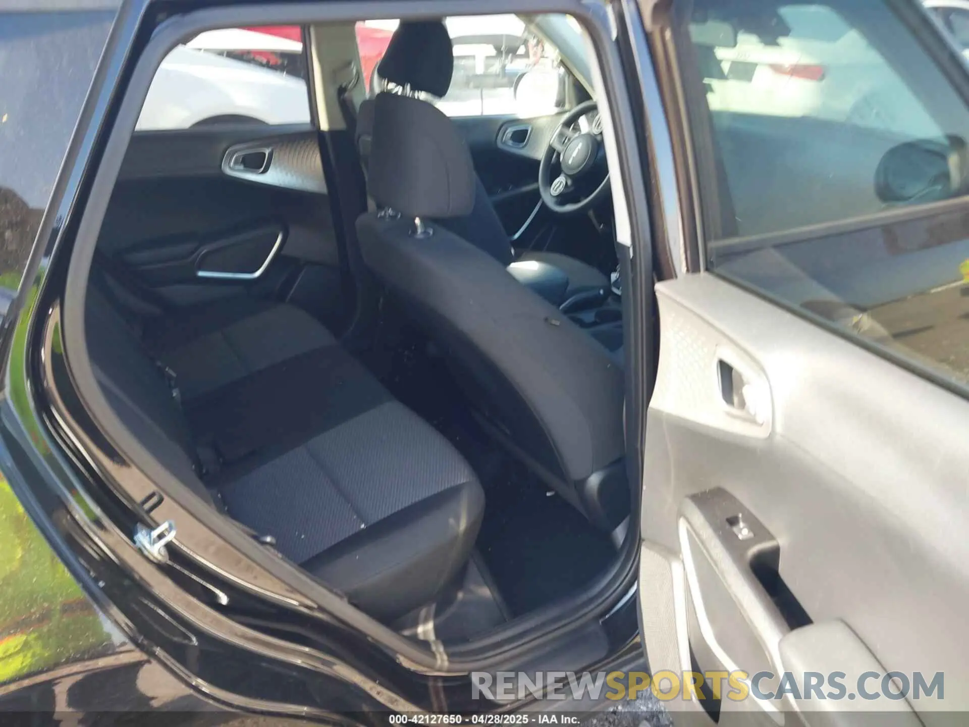 8 fotografías del automóvil dañado KNDJ23AU6P7873951 KIA SOUL 2023