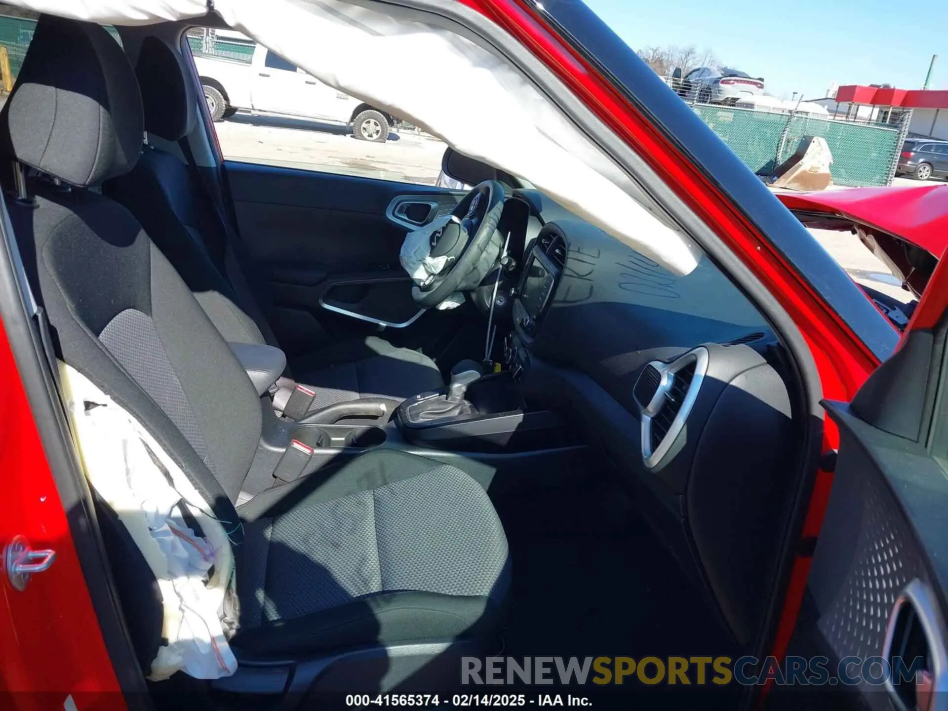 5 fotografías del automóvil dañado KNDJ23AU7P7217001 KIA SOUL 2023
