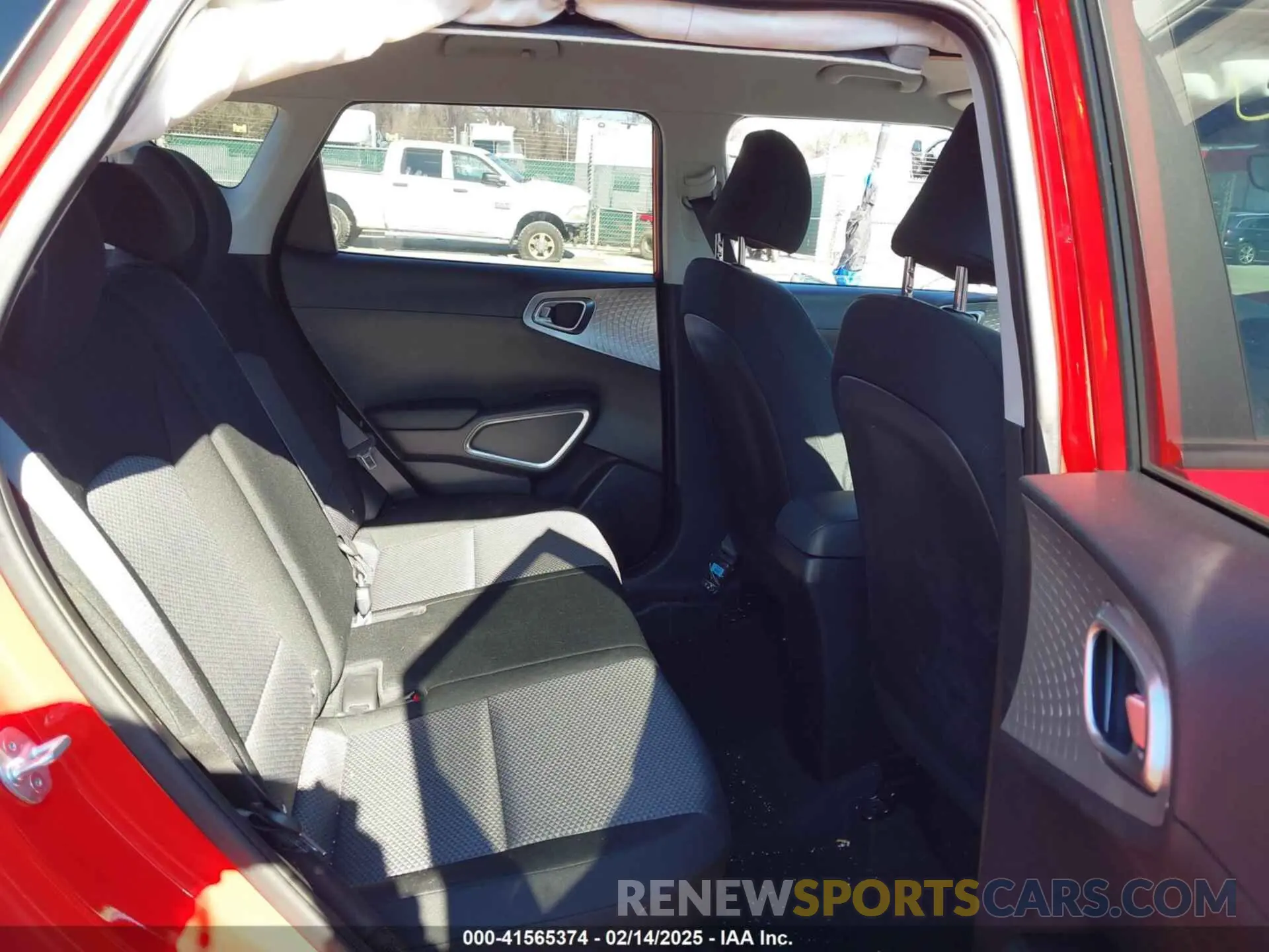 8 fotografías del automóvil dañado KNDJ23AU7P7217001 KIA SOUL 2023