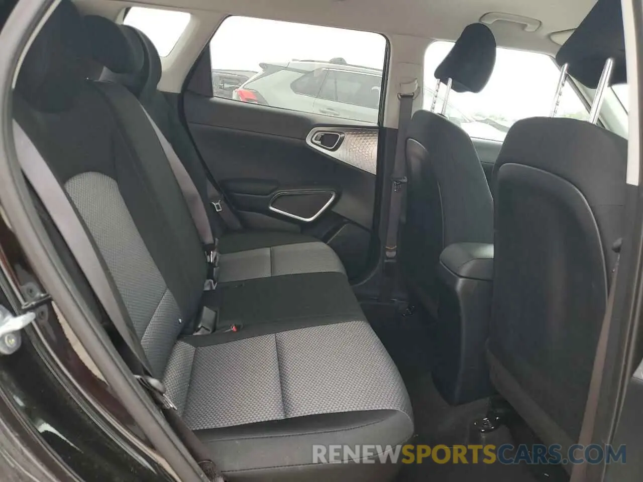 11 fotografías del automóvil dañado KNDJ23AU7P7858410 KIA SOUL 2023