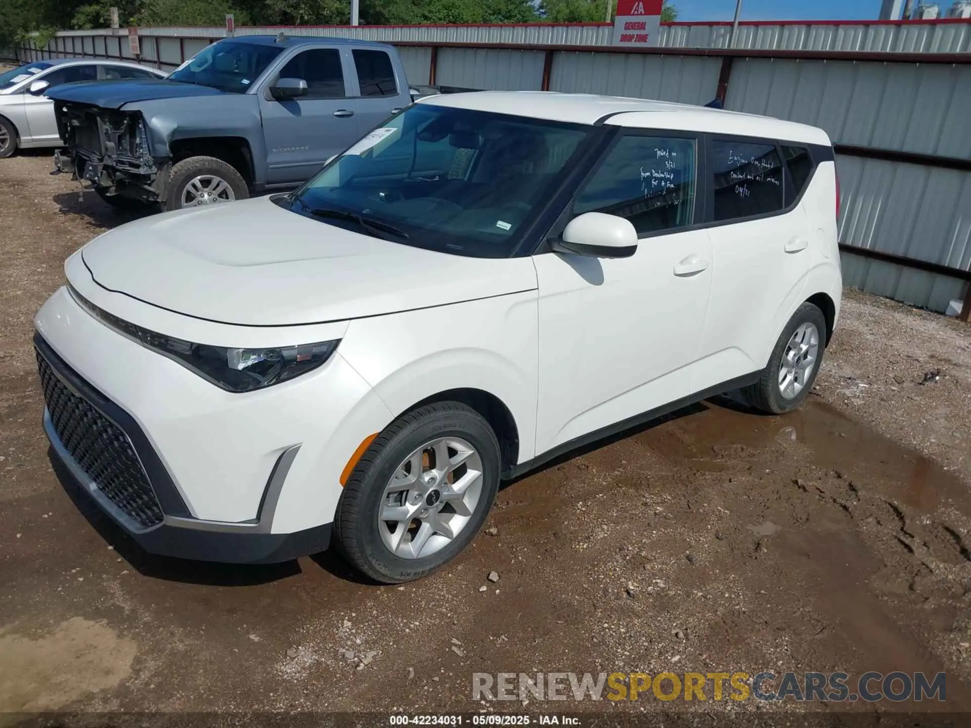 2 fotografías del automóvil dañado KNDJ23AU8P7861431 KIA SOUL 2023