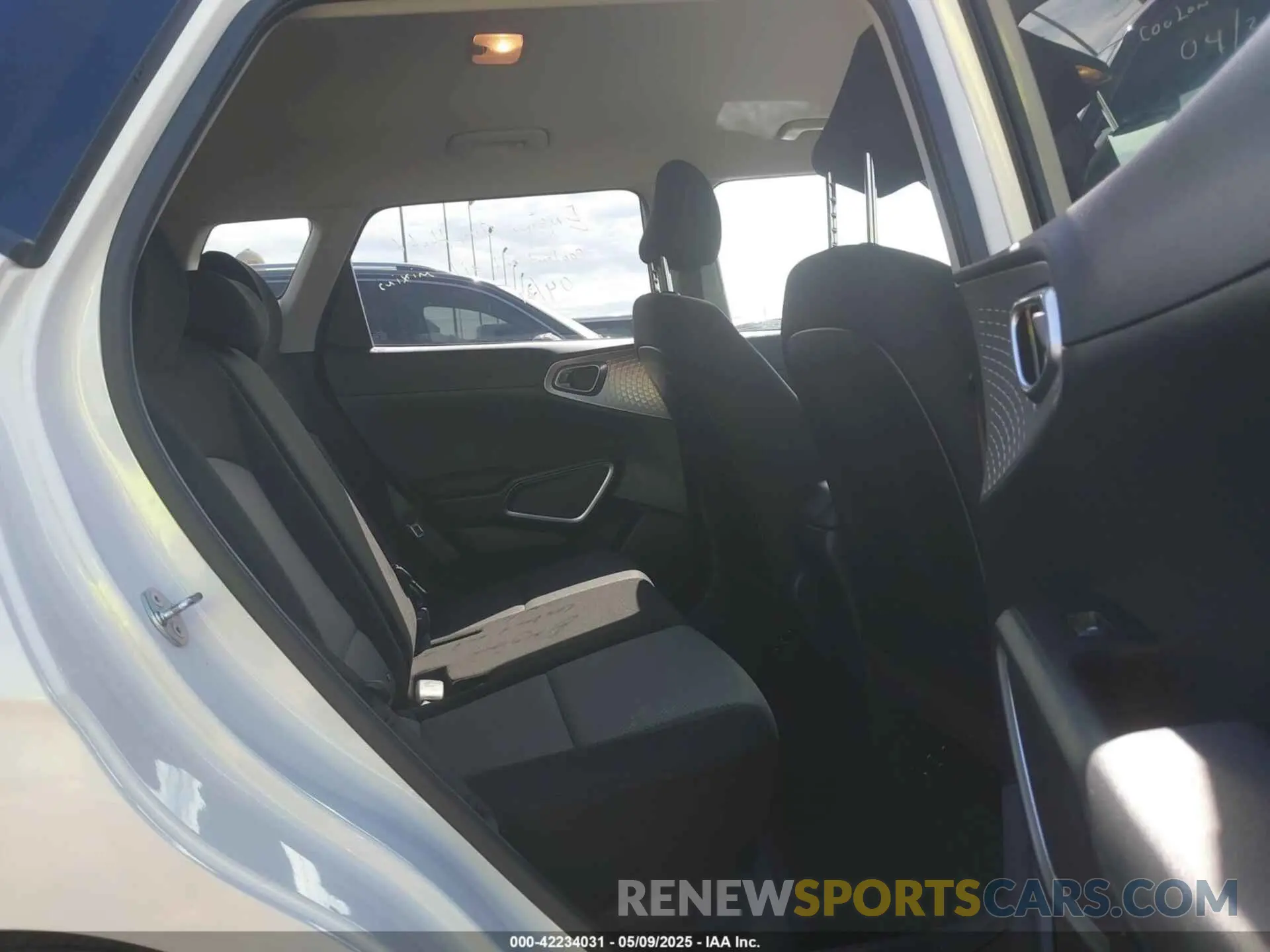 8 fotografías del automóvil dañado KNDJ23AU8P7861431 KIA SOUL 2023