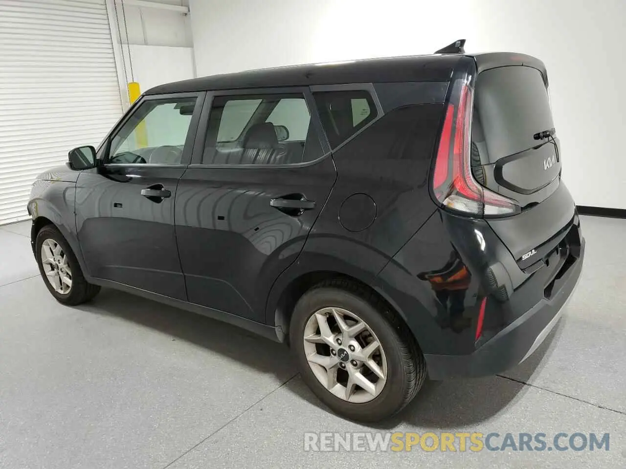 2 fotografías del automóvil dañado KNDJ23AU8P7869481 KIA SOUL 2023