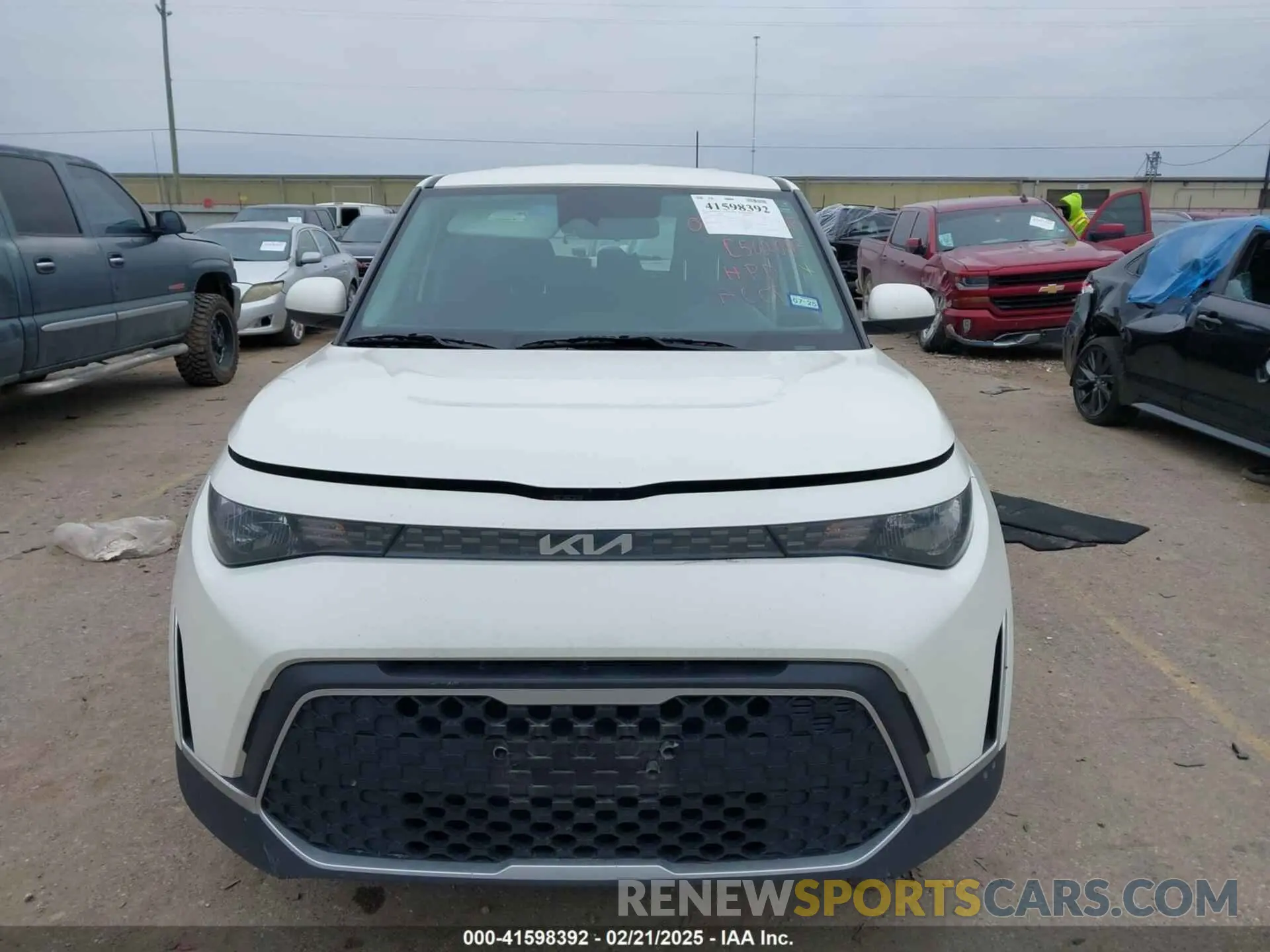 11 fotografías del automóvil dañado KNDJ23AUXP7215033 KIA SOUL 2023