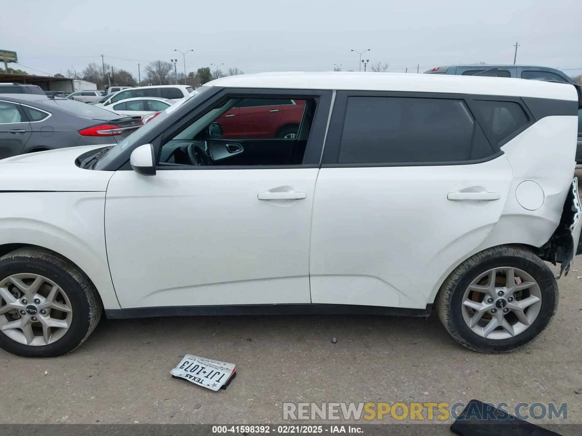 13 fotografías del automóvil dañado KNDJ23AUXP7215033 KIA SOUL 2023